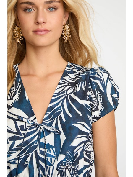 Caballero-rhea-top-in-woodblock-palm-1