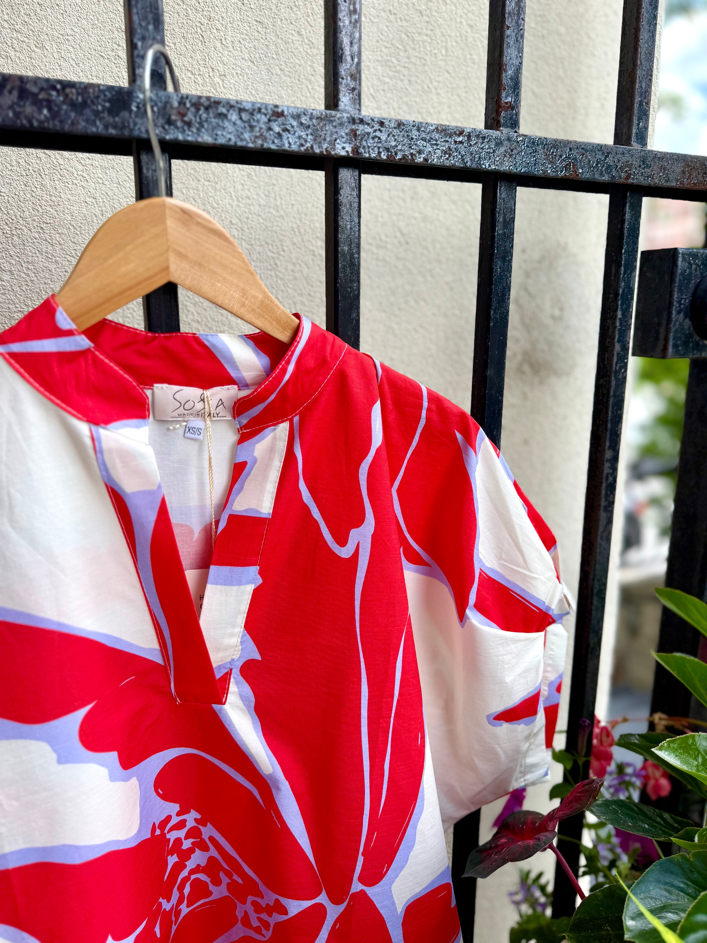 D150PC-sofia-mary-v-neck-dolman-top-in-monstera-red-1