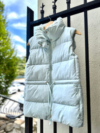 D82525W-EDEL21-save-the-duck-ren-vest-in-glacier-blue-1