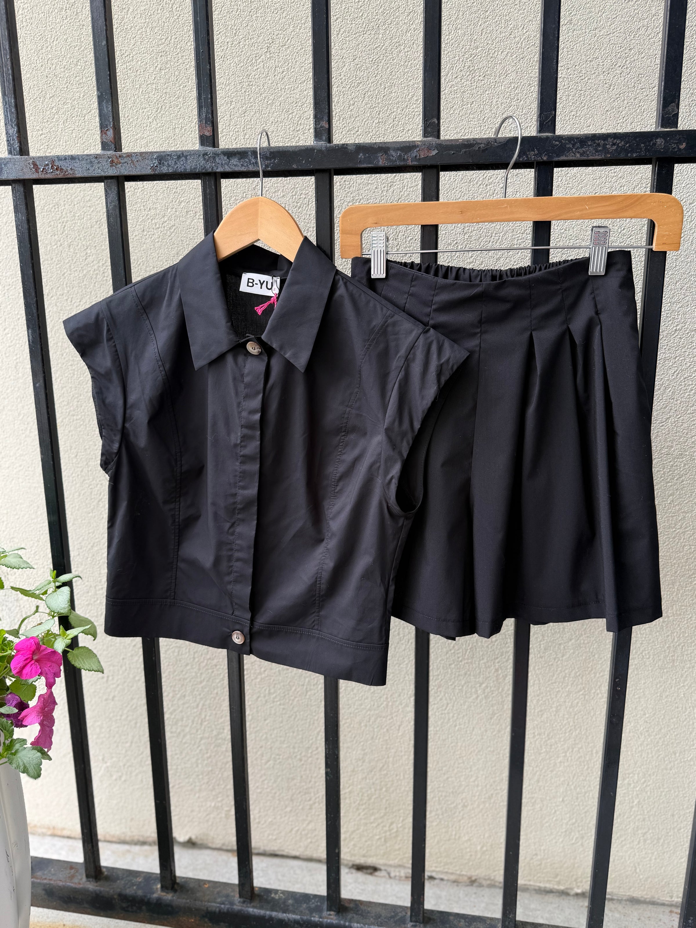 Cropped Blouse in Nero