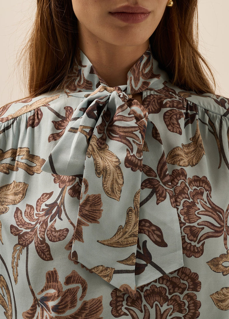 FHP6PB1153-favorite-daughter-simone-blouse-in-sky-paisley-floral-1