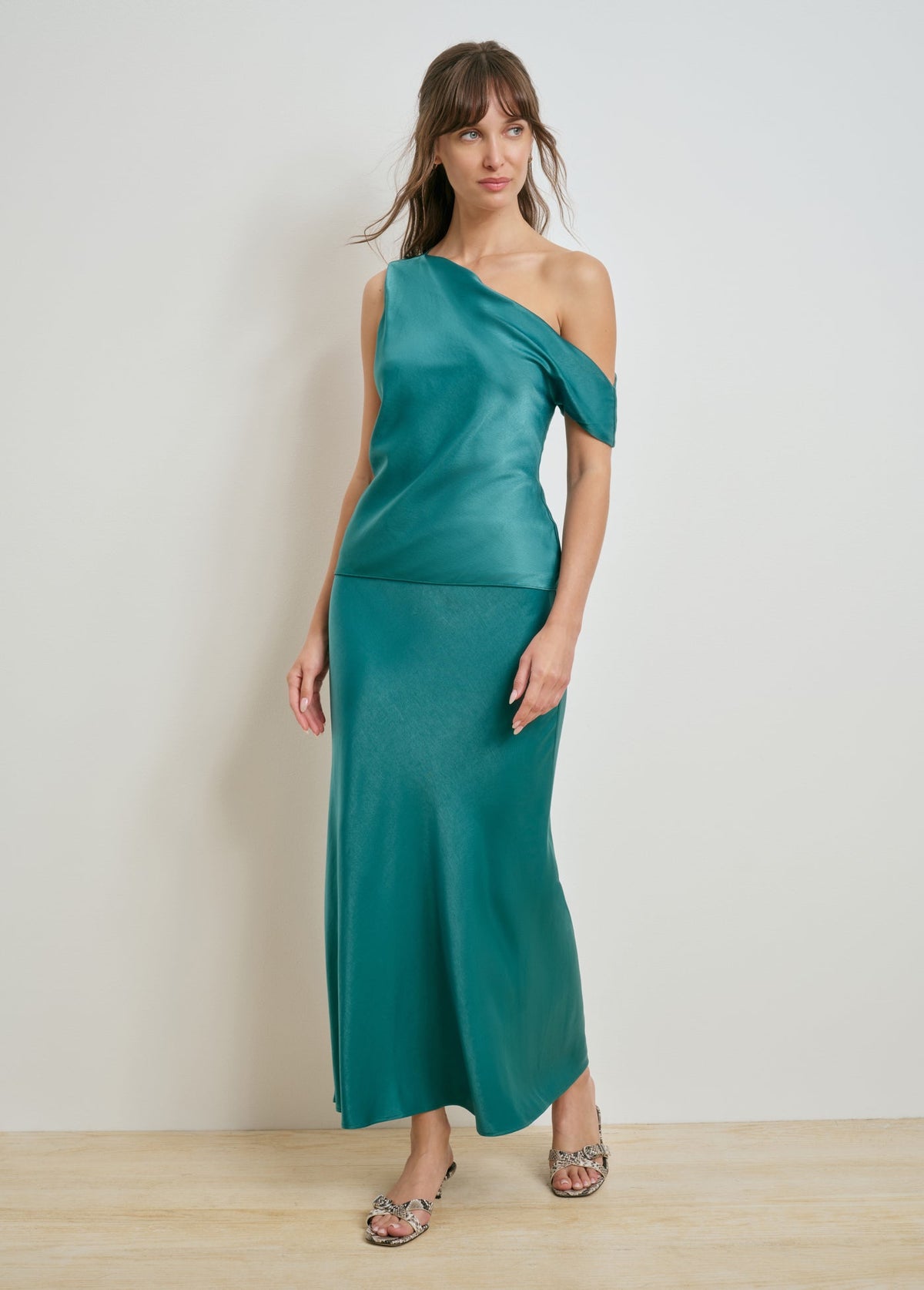FIW9SK8010-favorite-daughter-the-favorite-skirt-in-emerald-1