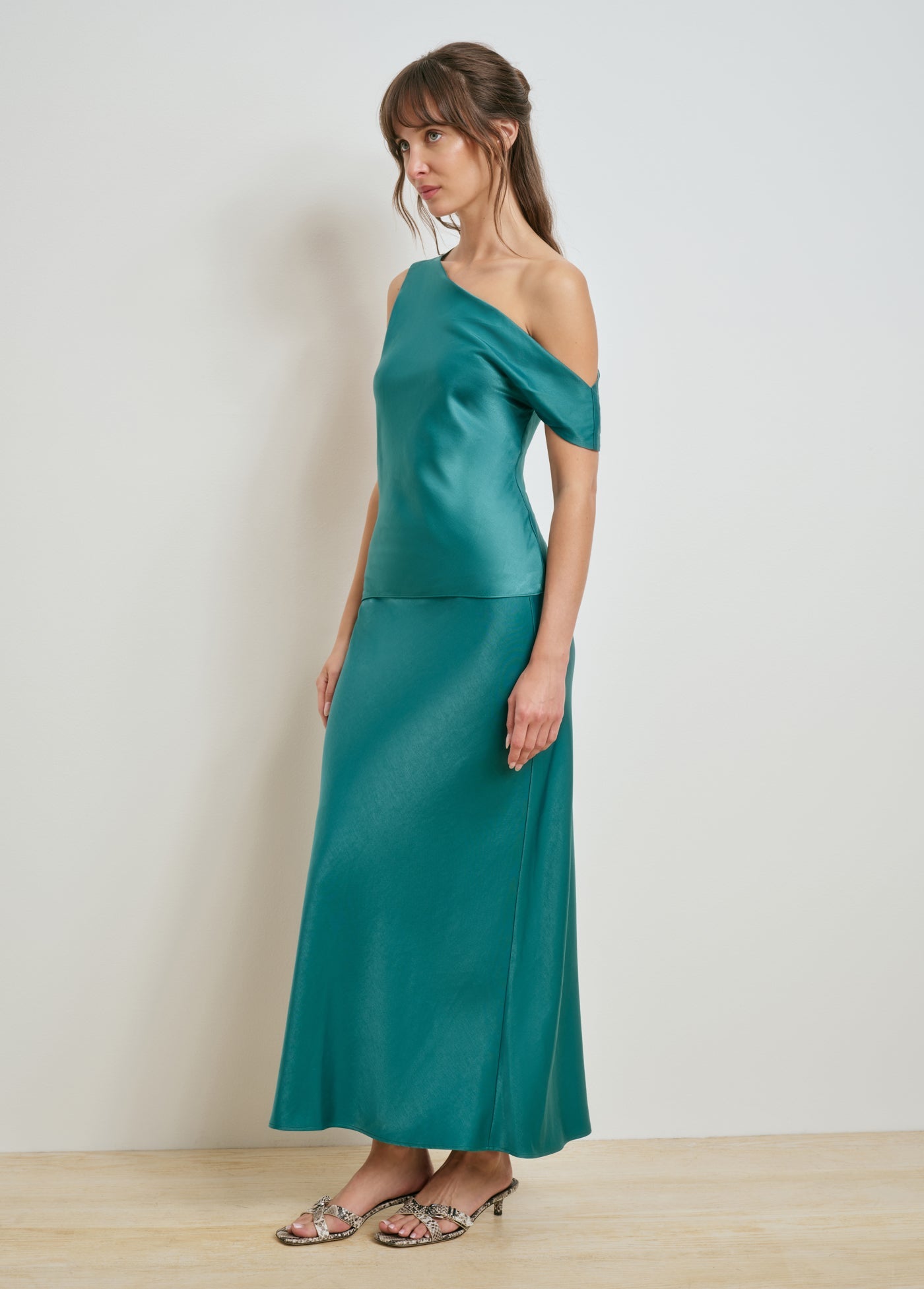 FIW9SK8010-favorite-daughter-the-favorite-skirt-in-emerald-1