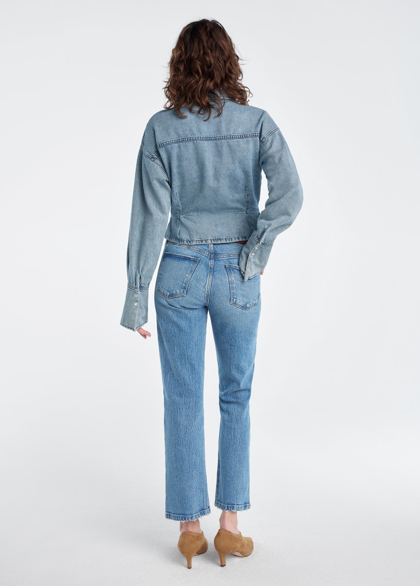 FMR5LX1099-favorite-daughter-eyes-on-me-shirt-in-lexington-1