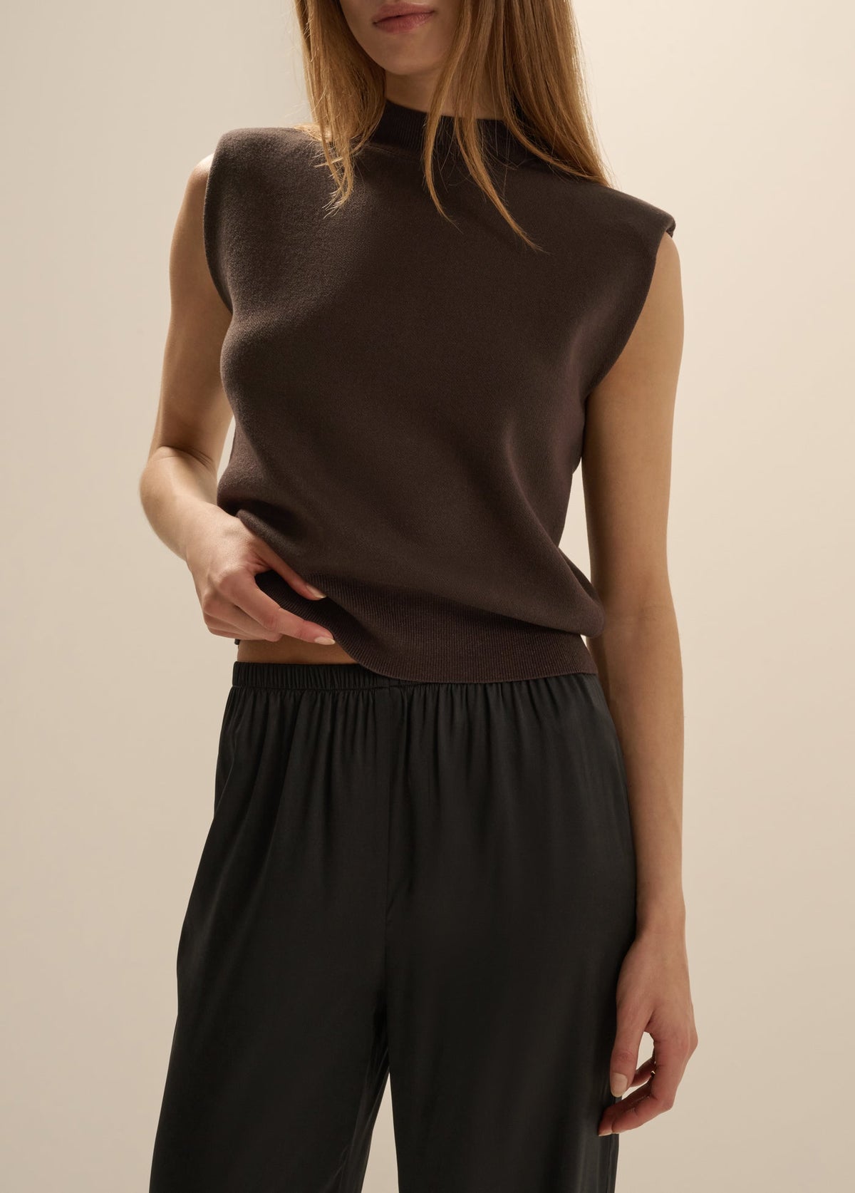 FRHXKT3553-favorite-daughter-the-whitney-top-in-espresso-1