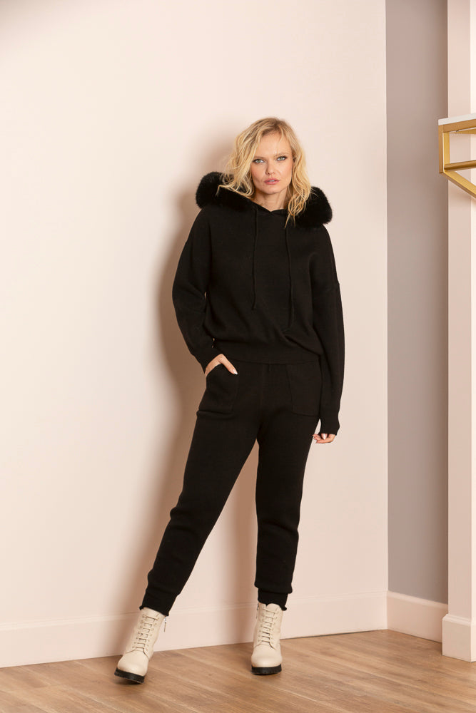 FW24P110-jessie-liu-jayla-knit-jogger-pants-in-black-1