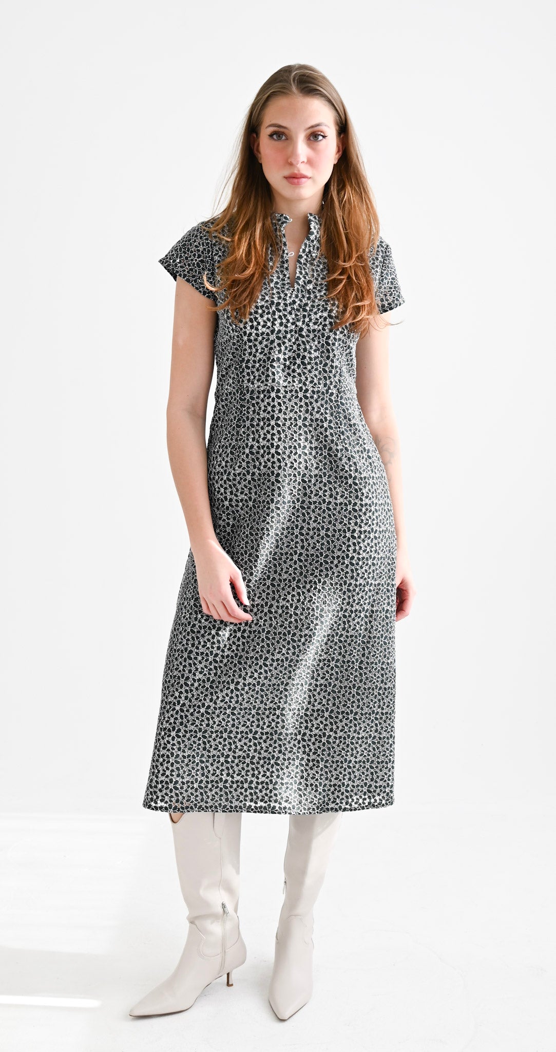 FW25-139-never-a-wallflower-column-midi-cap-sleeve-midnight-green-lace-1