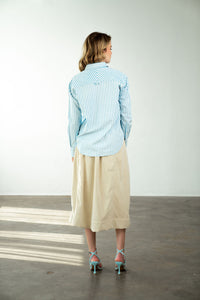 FW25-195-never-a-wallflower-boyfriend-shirt-in-blue-stripe-1