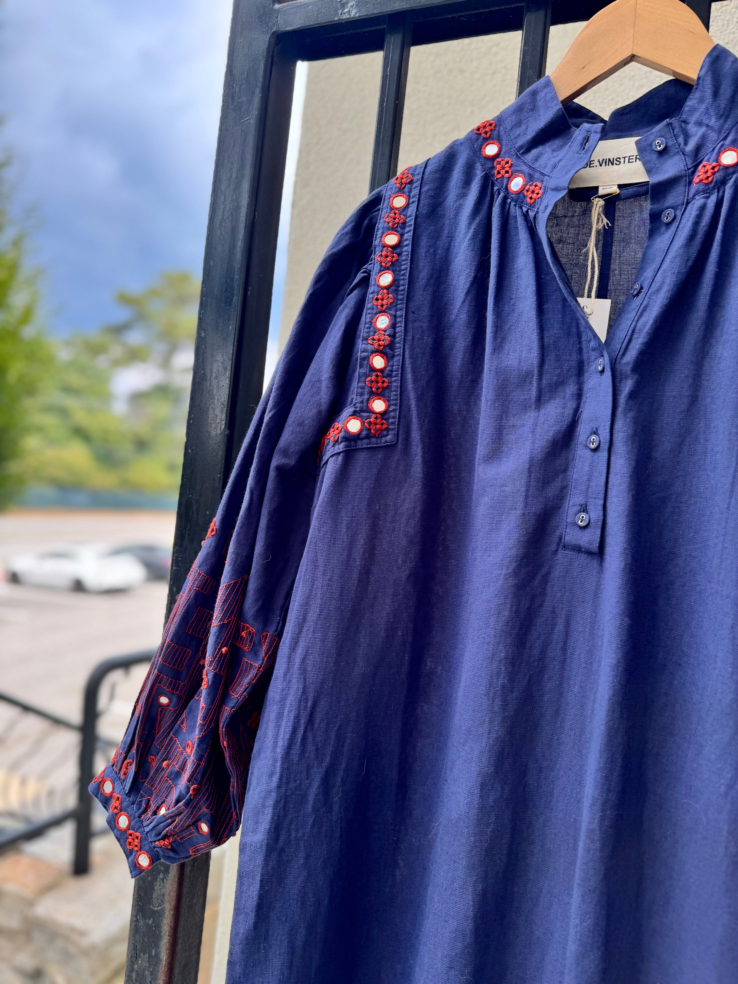 FW25CYLDR-v-de-vinister-cylia-dress-in-indigo-1