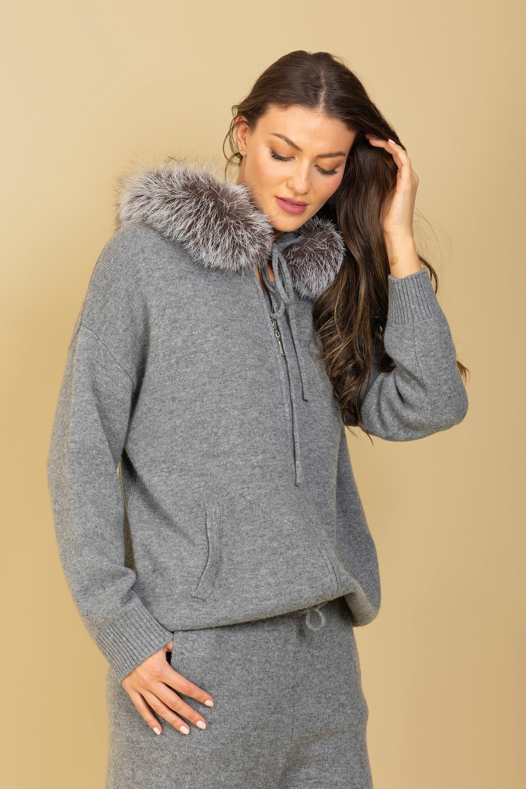 FW25K120B-jessie-liu-zip-up-hoodie-with-fur-trim-in-heather-grey-1