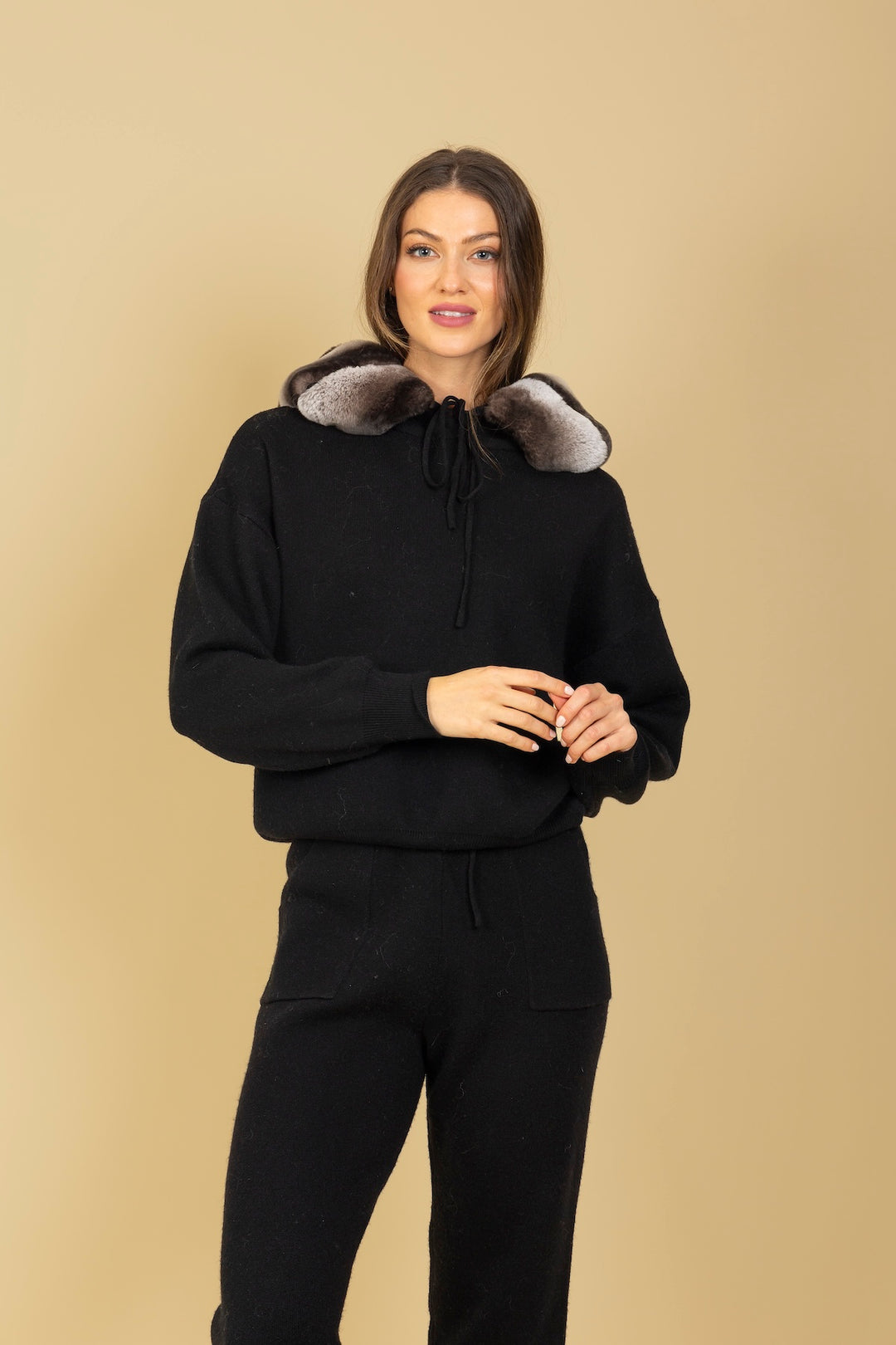 FW25K125A-jessie-liu-hooded-sweater-with-detachable-genuine-fur-trim-in-black-1