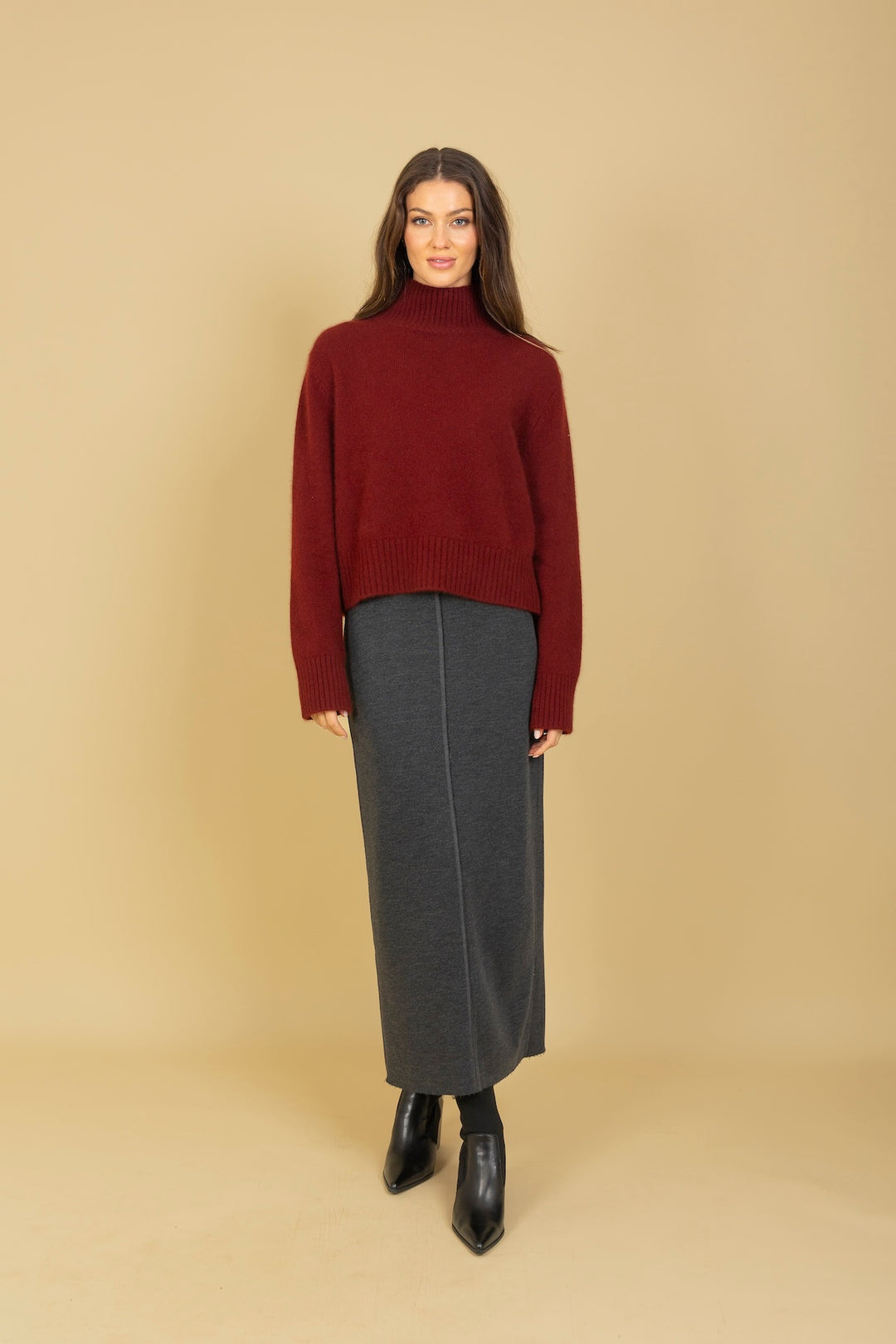 FW25K550-jessie-liu-ponte-skirt-in-charcoal-1