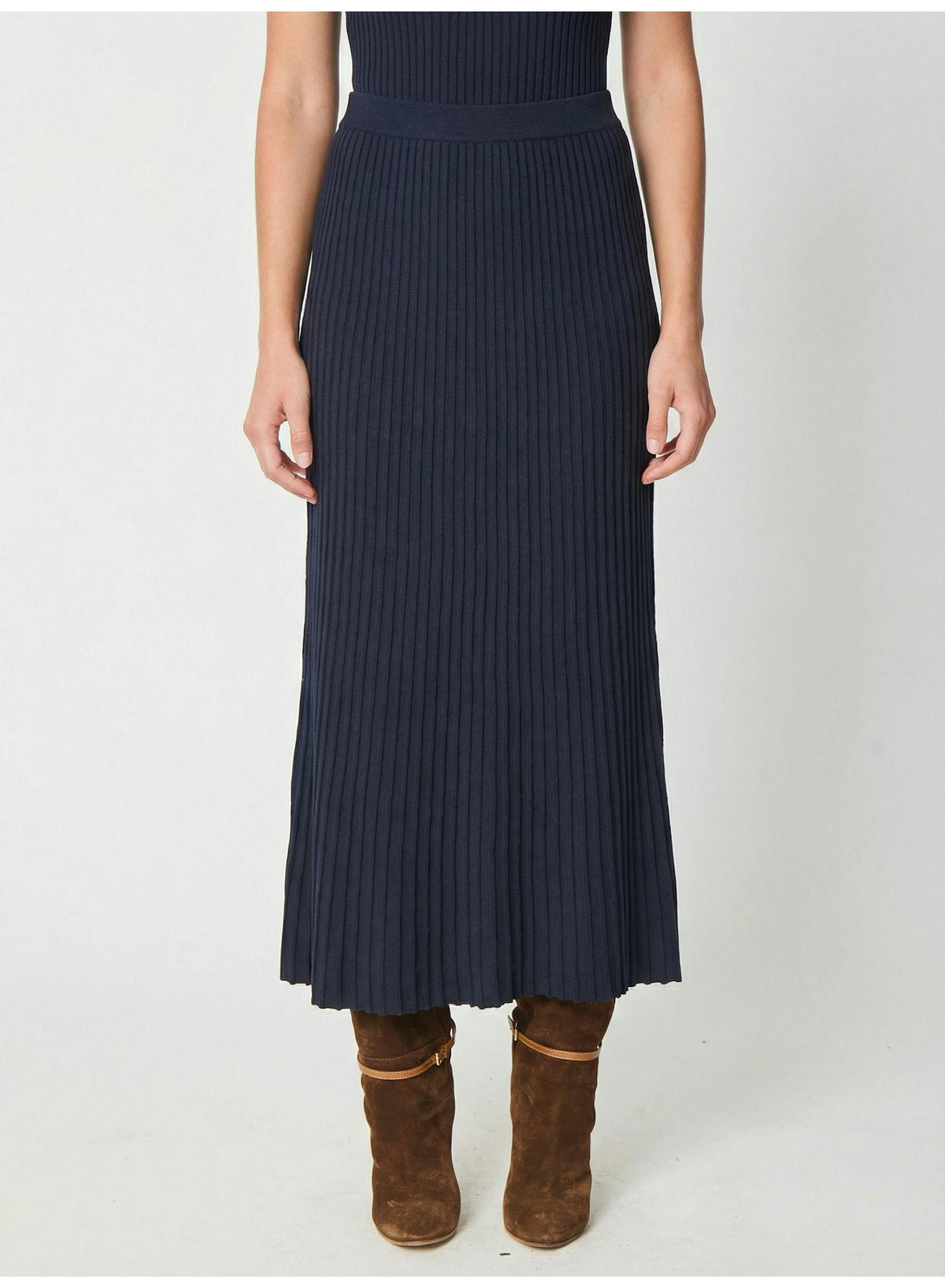 GF593VNY-gilner-farrar-nyra-knit-skirt-in-navy-1