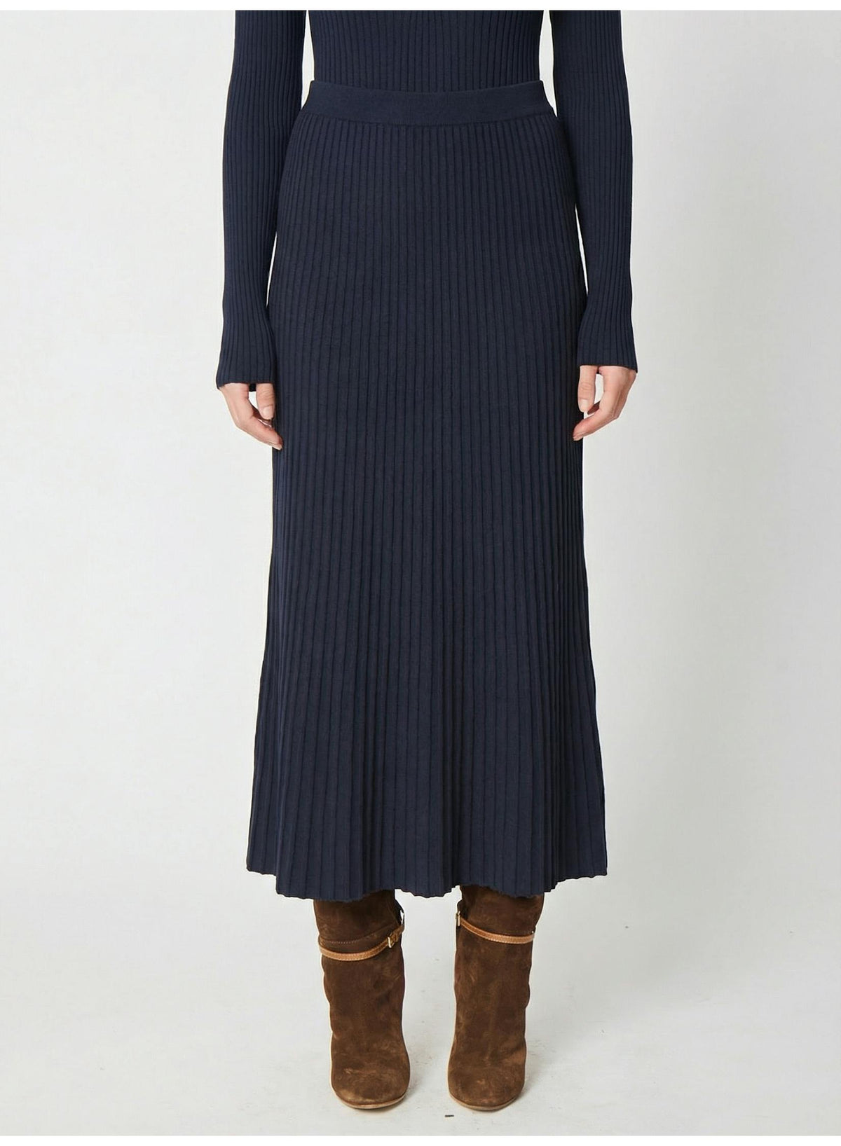 GF593VNY-gilner-farrar-nyra-knit-skirt-in-navy-1