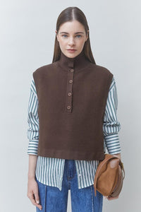 H26M01381-suncoo-paris-pacomi-vest-in-cafe-1