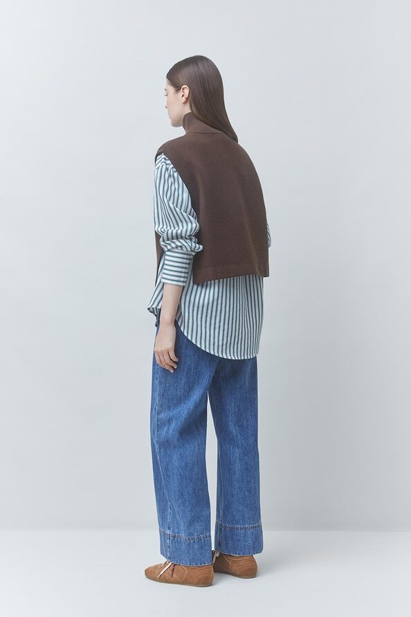 H26M01381-suncoo-paris-pacomi-vest-in-cafe-1