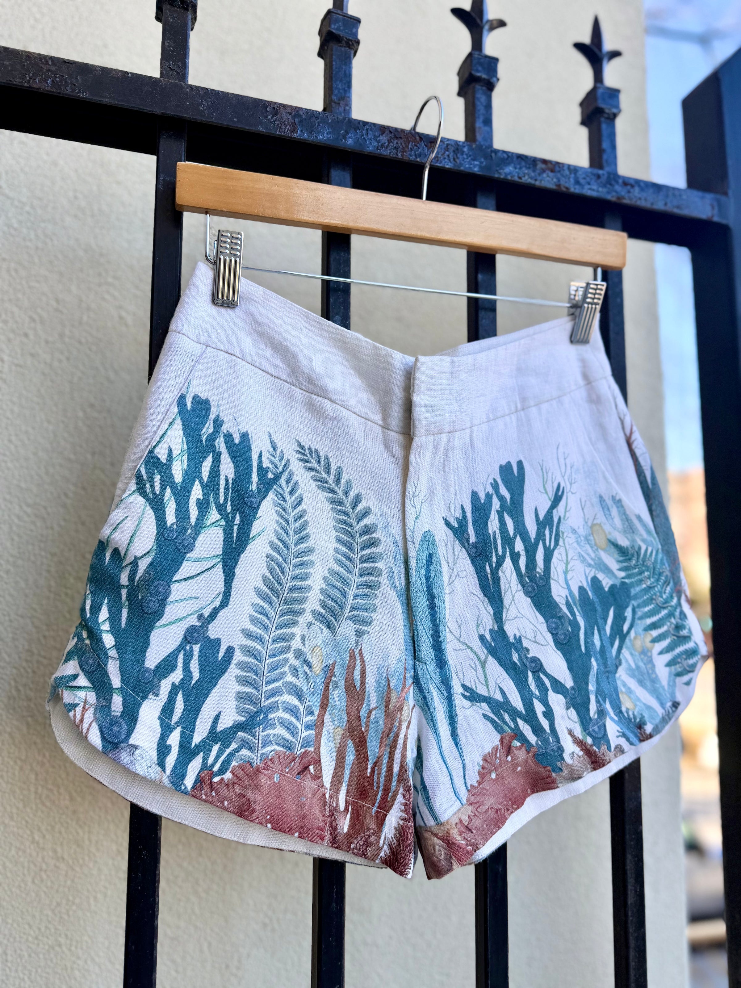IB38-solange-M-ibiray-tailored-short-in-white-1