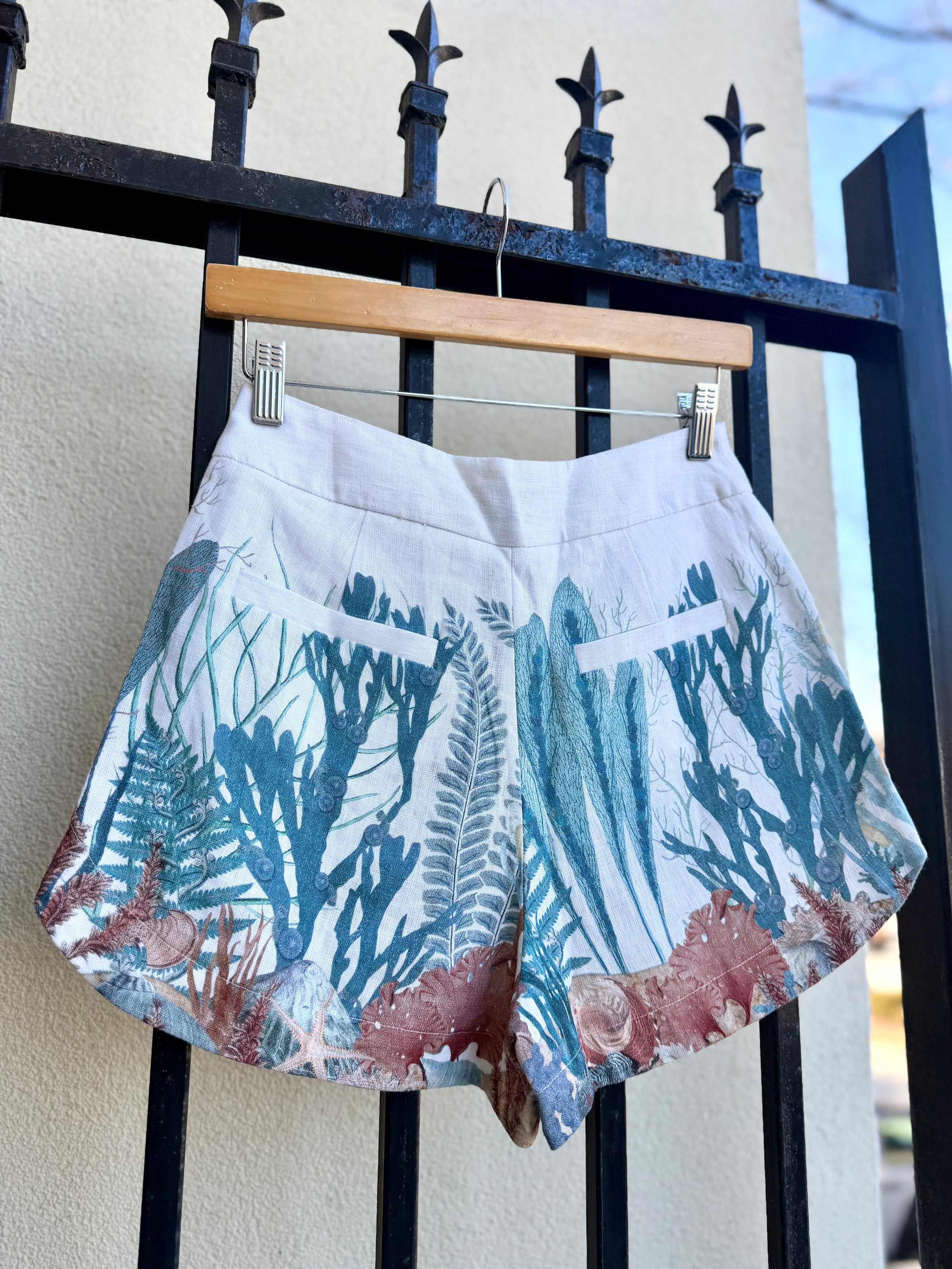 IB38-solange-M-ibiray-tailored-short-in-white-1