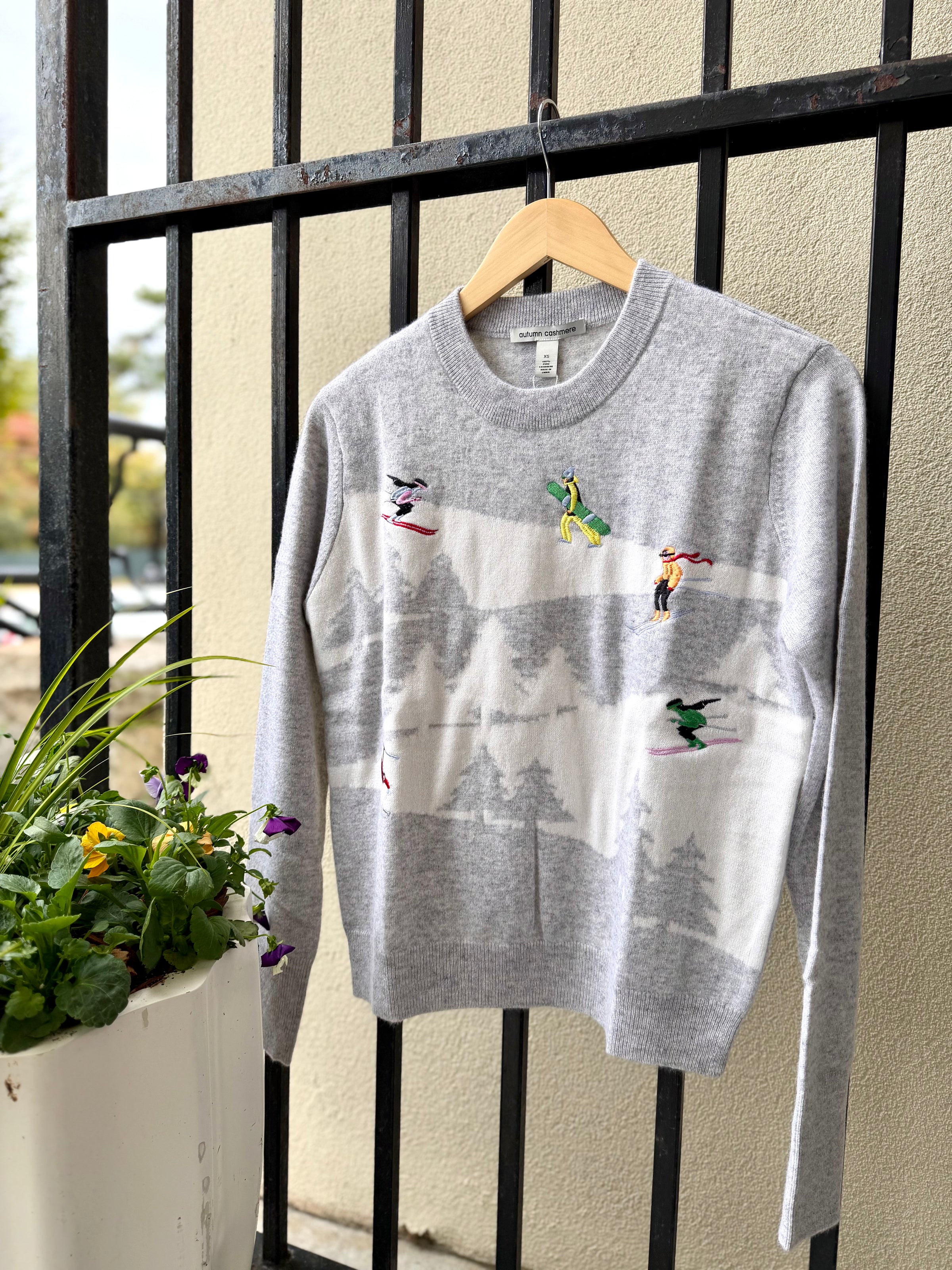 Snowscape with Skier Sweater in Cinderblock Combo