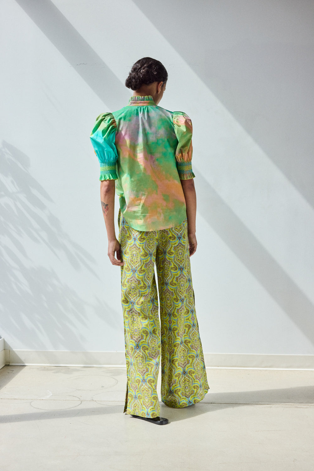 J09L22-hope-for-flowers-smocked-shirt-in-spring-landscape-2