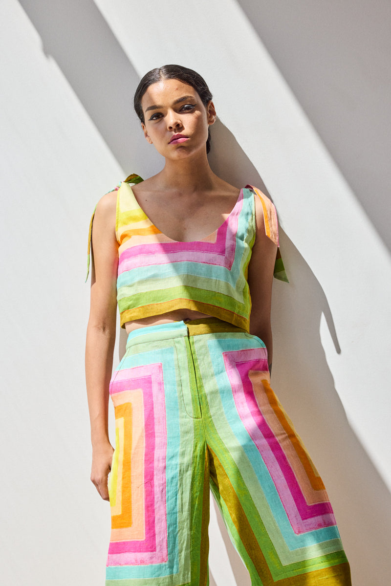 JF2R52-hope-for-flowers-tie-shoulder-shell-in-concentric-squares-1