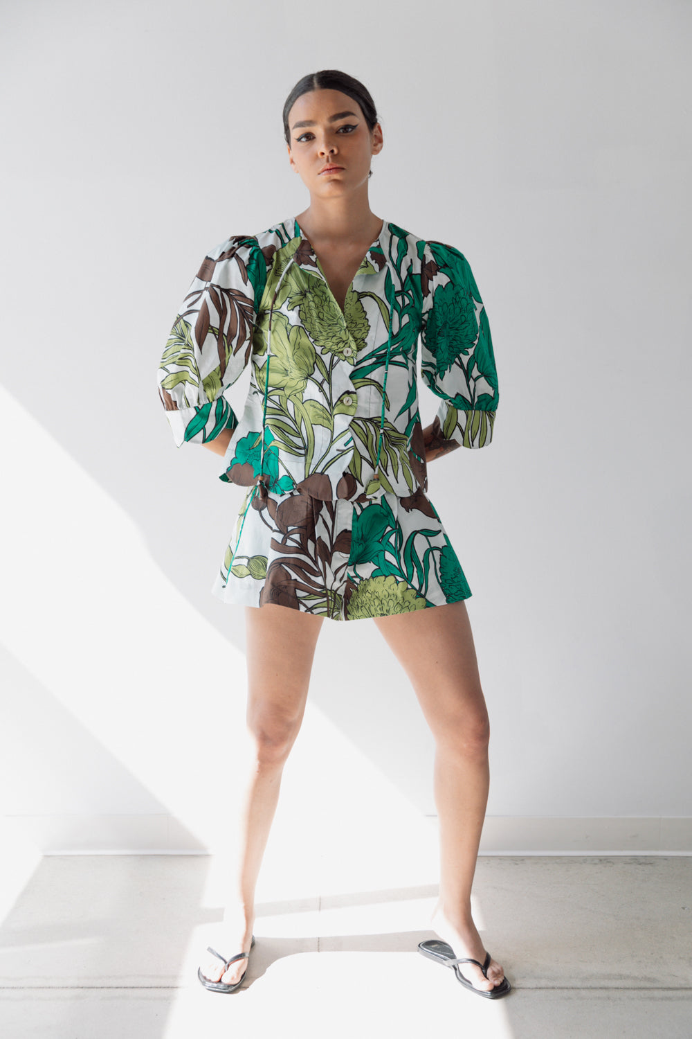 K09111-hope-for-flowers-flared-shorts-in-tropical-print-1