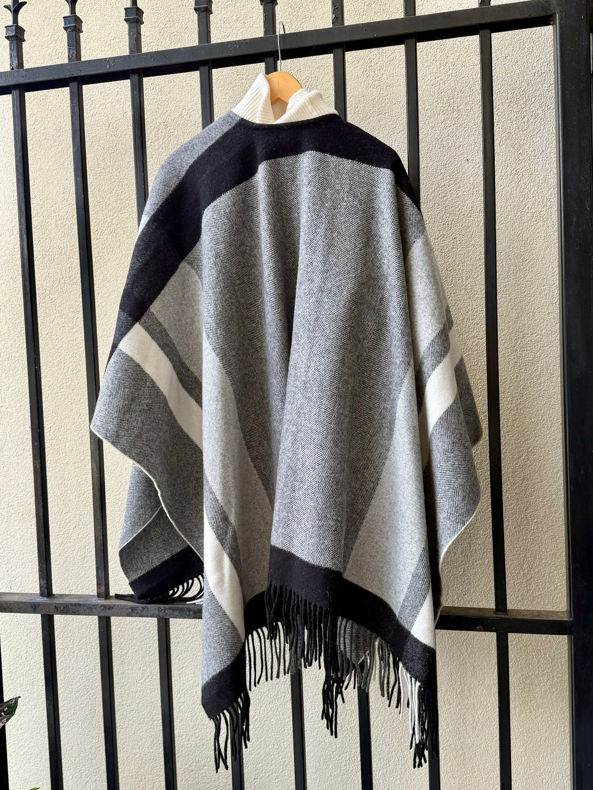 KN-834-linda-richards-fringe-wool-cape-in-black-2