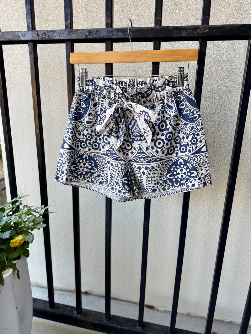 L2512-1630-love-the-label-ramona-shorts-in-antonina-print-1