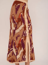 L2608-5008-love-the-label-mel-knit-skirt-in-amber-brush-print-knit-1