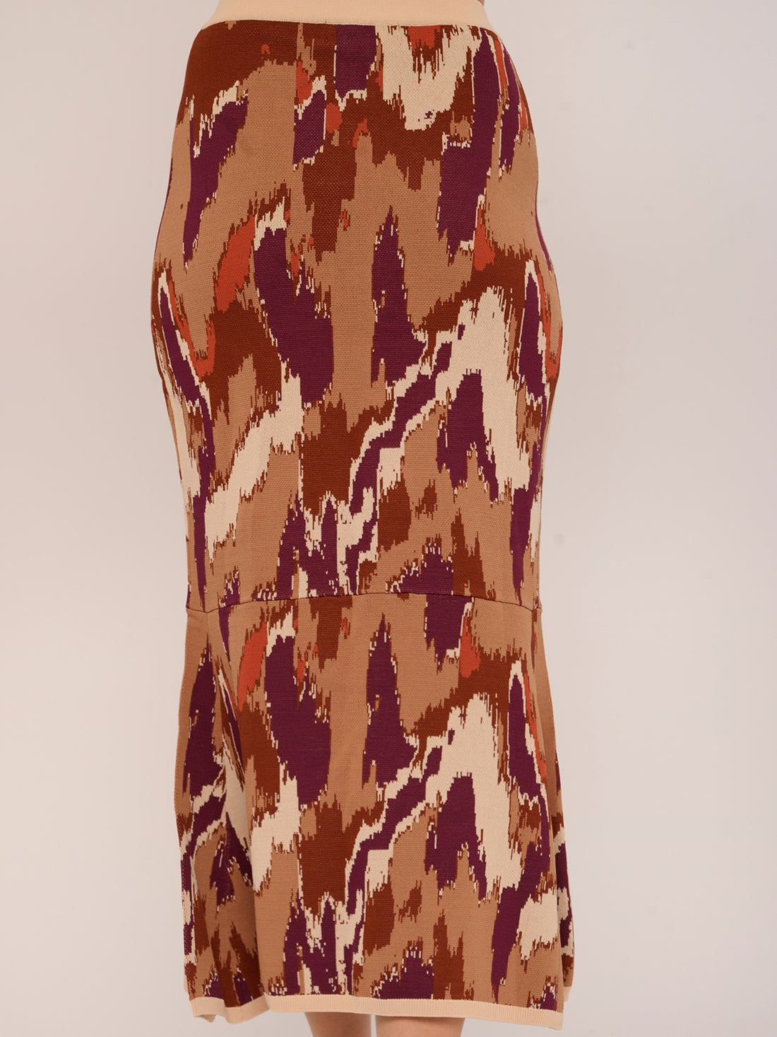 L2608-5008-love-the-label-mel-knit-skirt-in-amber-brush-print-knit-1