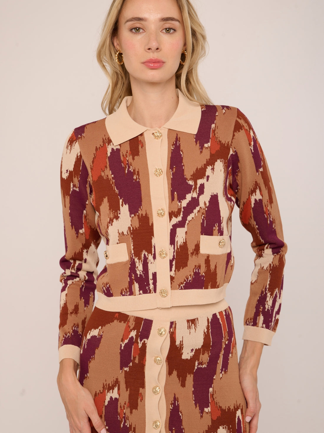 L2608-594-love-the-label-hattie-cardigan-in-amber-brush-print-knit-1