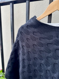 LFAC5-292-kinross-cashmere-luxe-cable-poncho-in-black-2