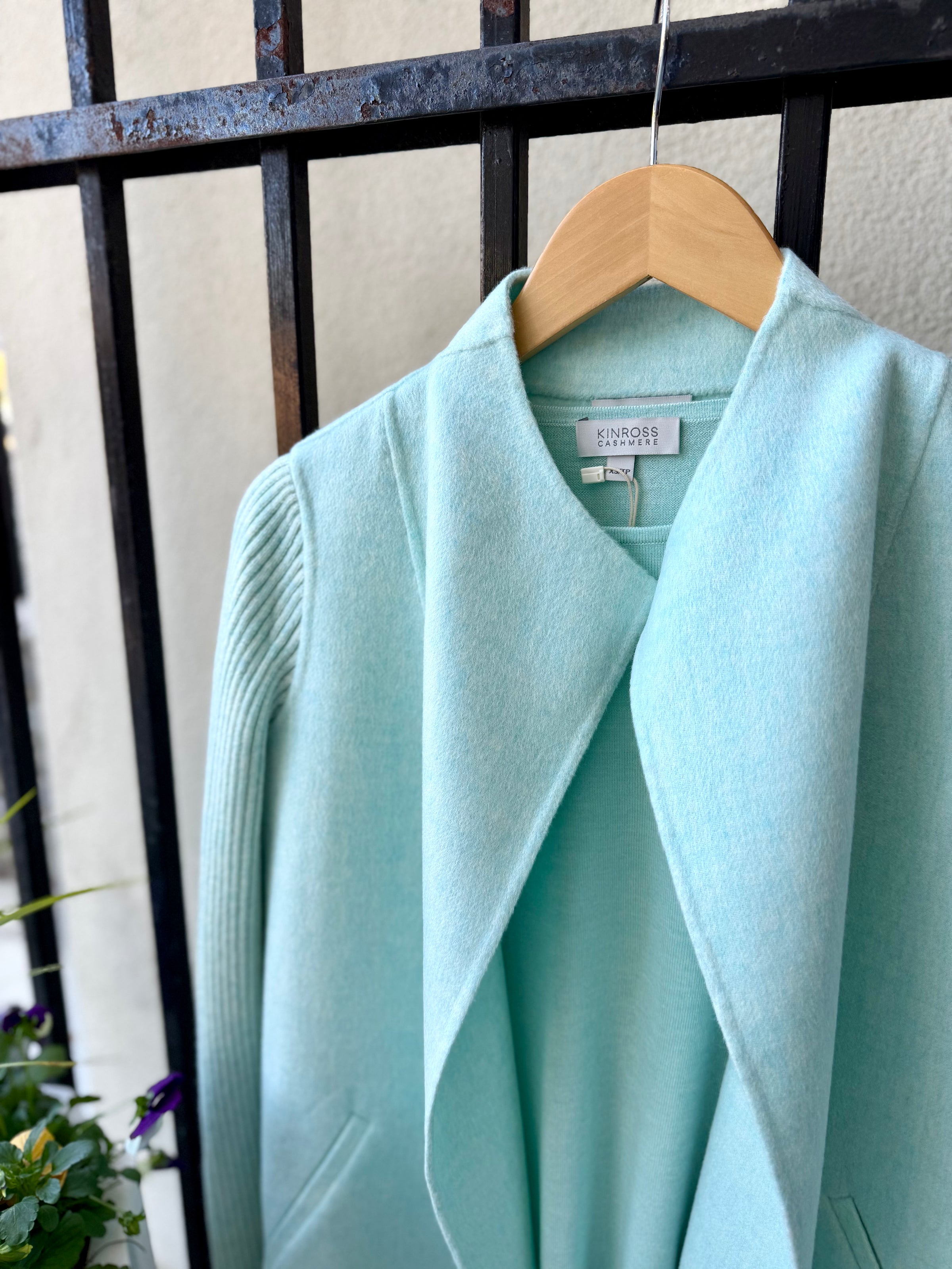 LFOJ1-C16-kinross-cashmere-rib-sleeve-coat-in-seaglass-1