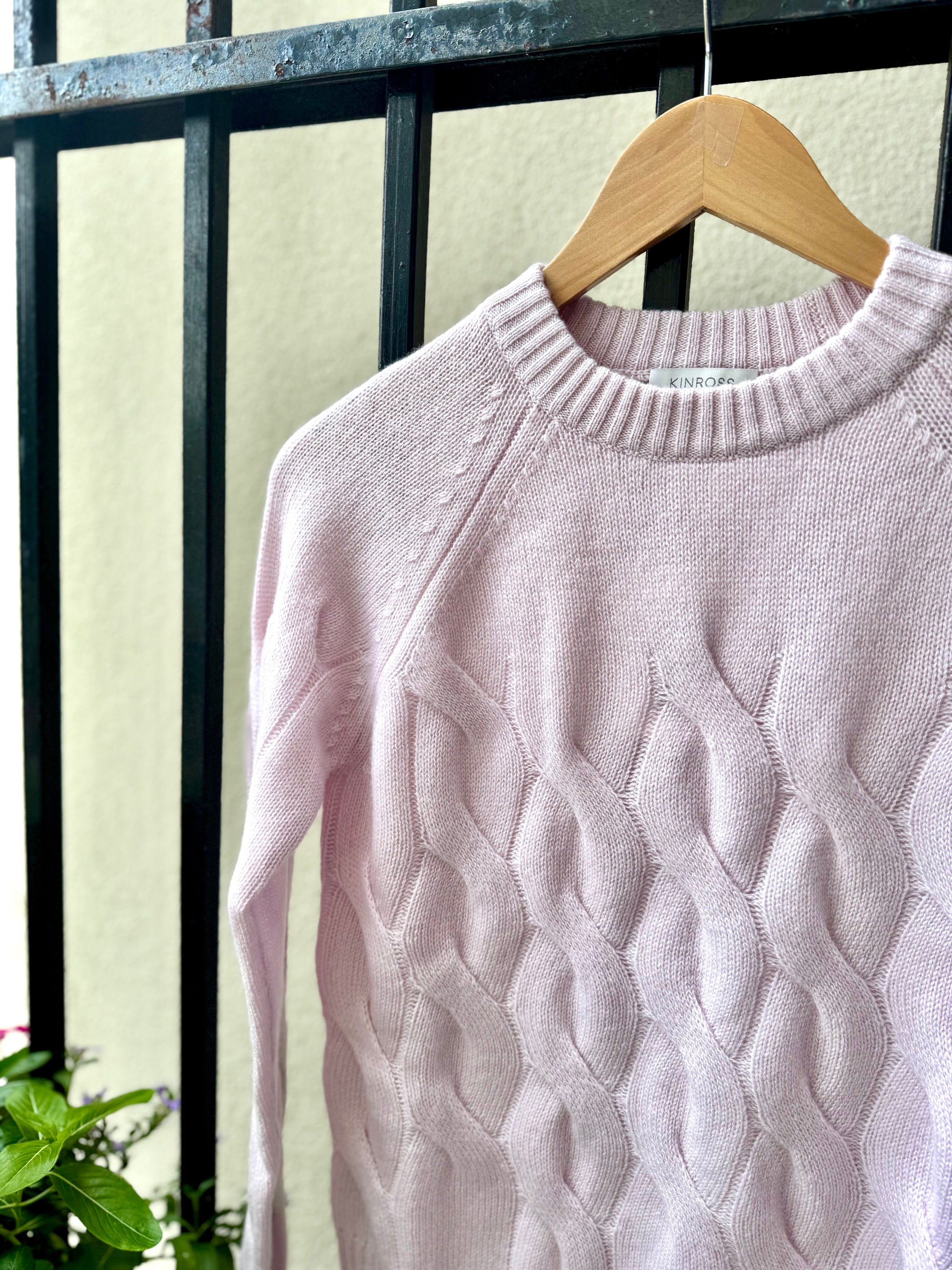 LFSC5-113-kinross-cashmere-wandering-cable-crew-neck-sweater-in-ballet-2