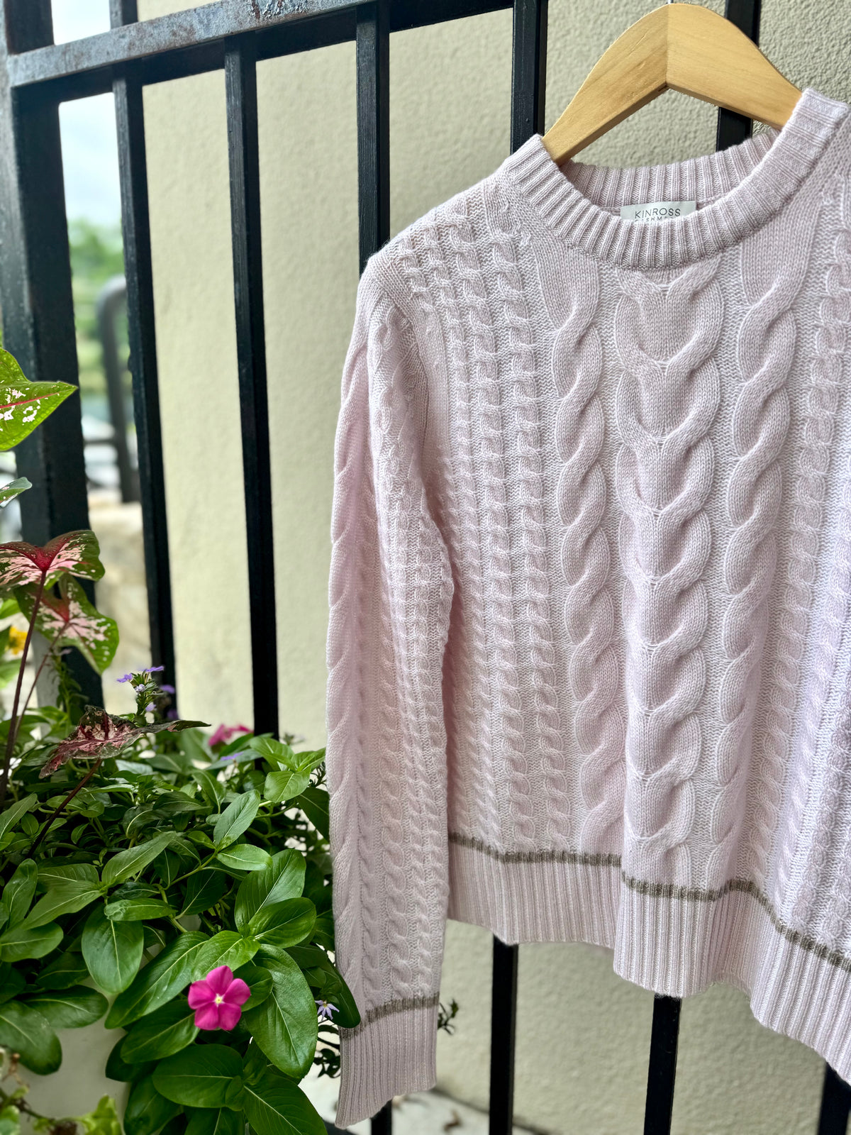 LFSC5-315-kinross-cashmere-plaited-tipped-cable-crew-neck-sweater-in-ballet-multi-2