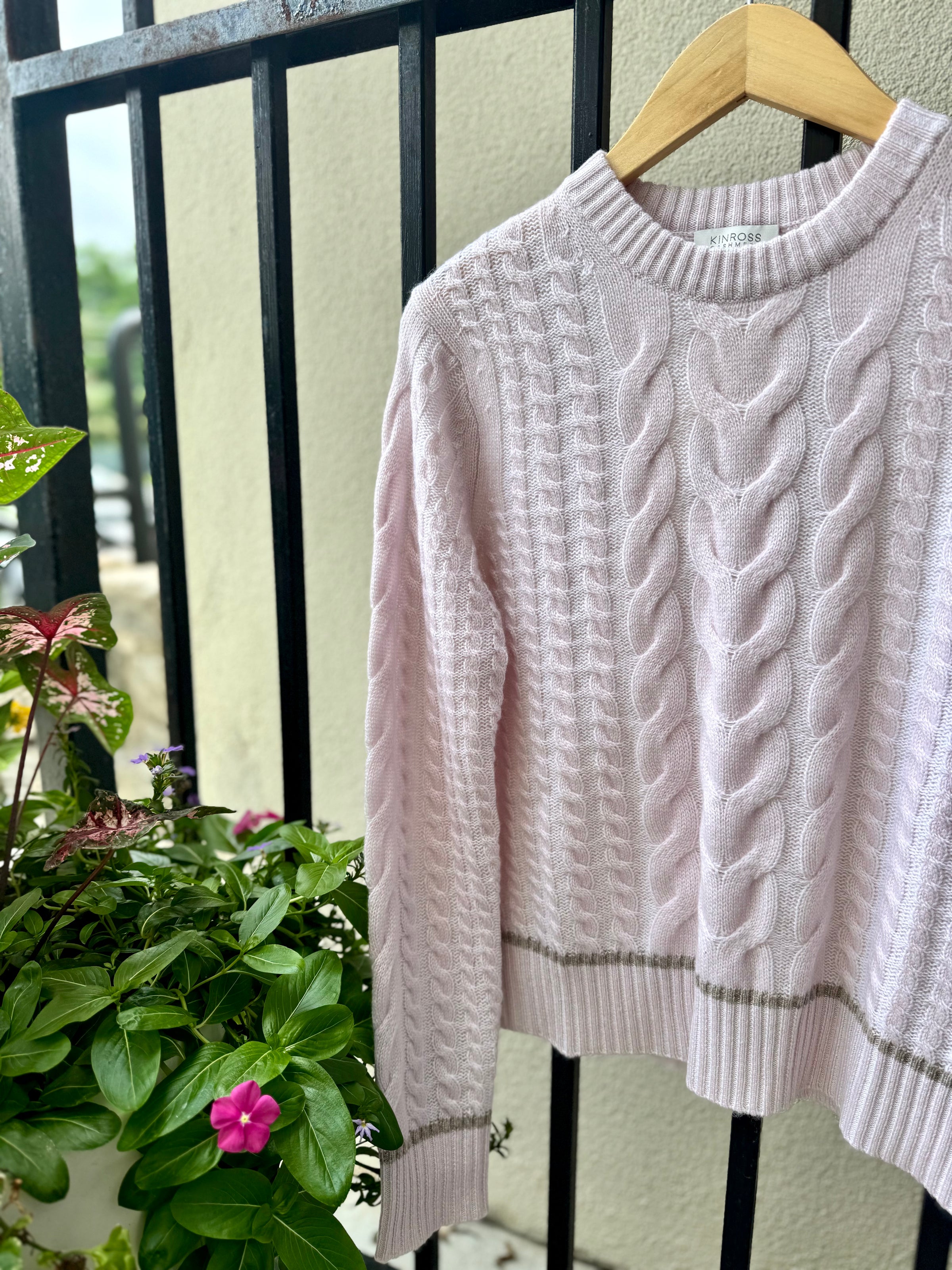 LFSC5-315-kinross-cashmere-plaited-tipped-cable-crew-neck-sweater-in-ballet-multi-2