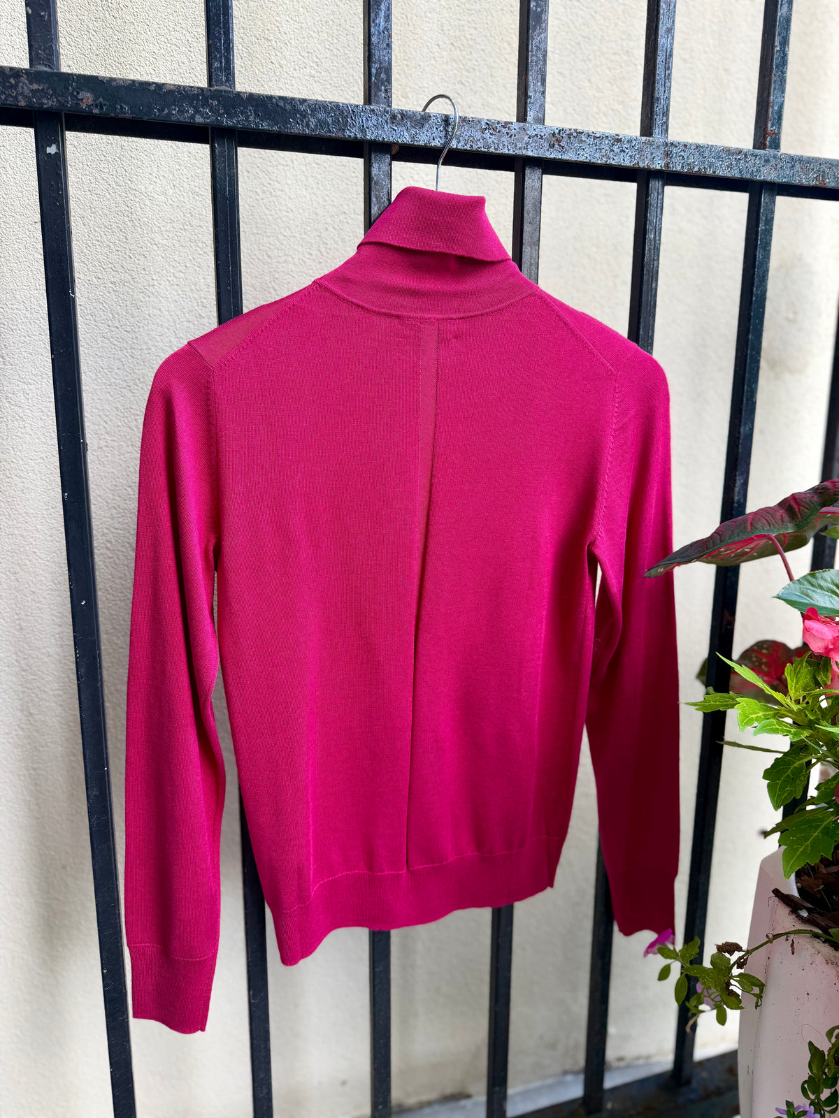 LFSE6-286-kinross-cashmere-fitted-turtleneck-knit-top-in-cranberry-1