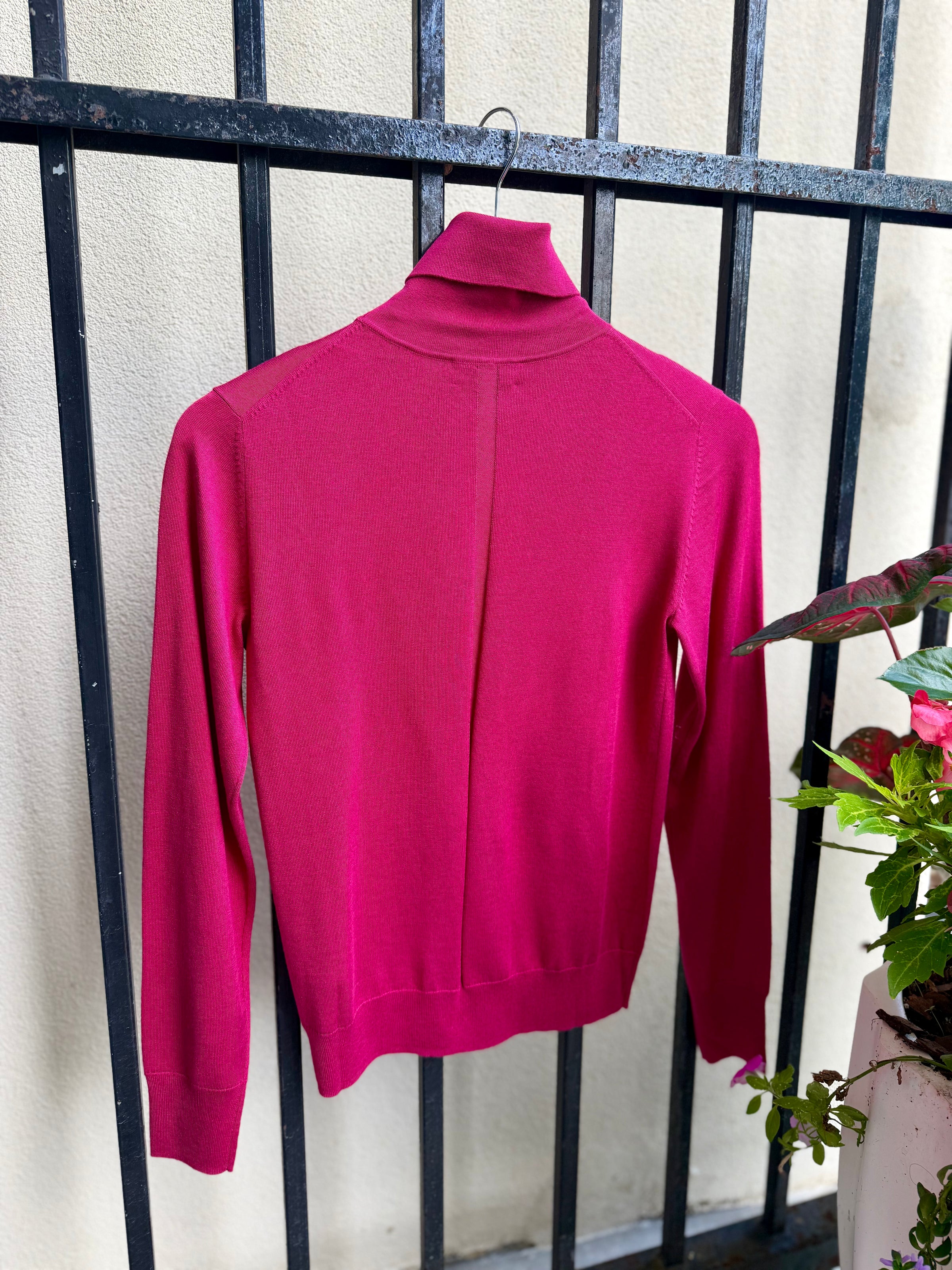LFSE6-286-kinross-cashmere-fitted-turtleneck-knit-top-in-cranberry-1