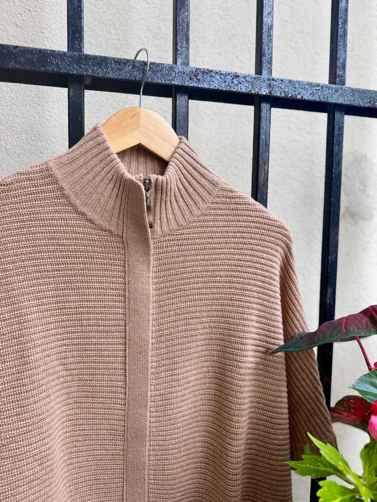LFSJ6-179-kinross-cashmere-rib-knit-zip-up-cardigan-in-scotch-1