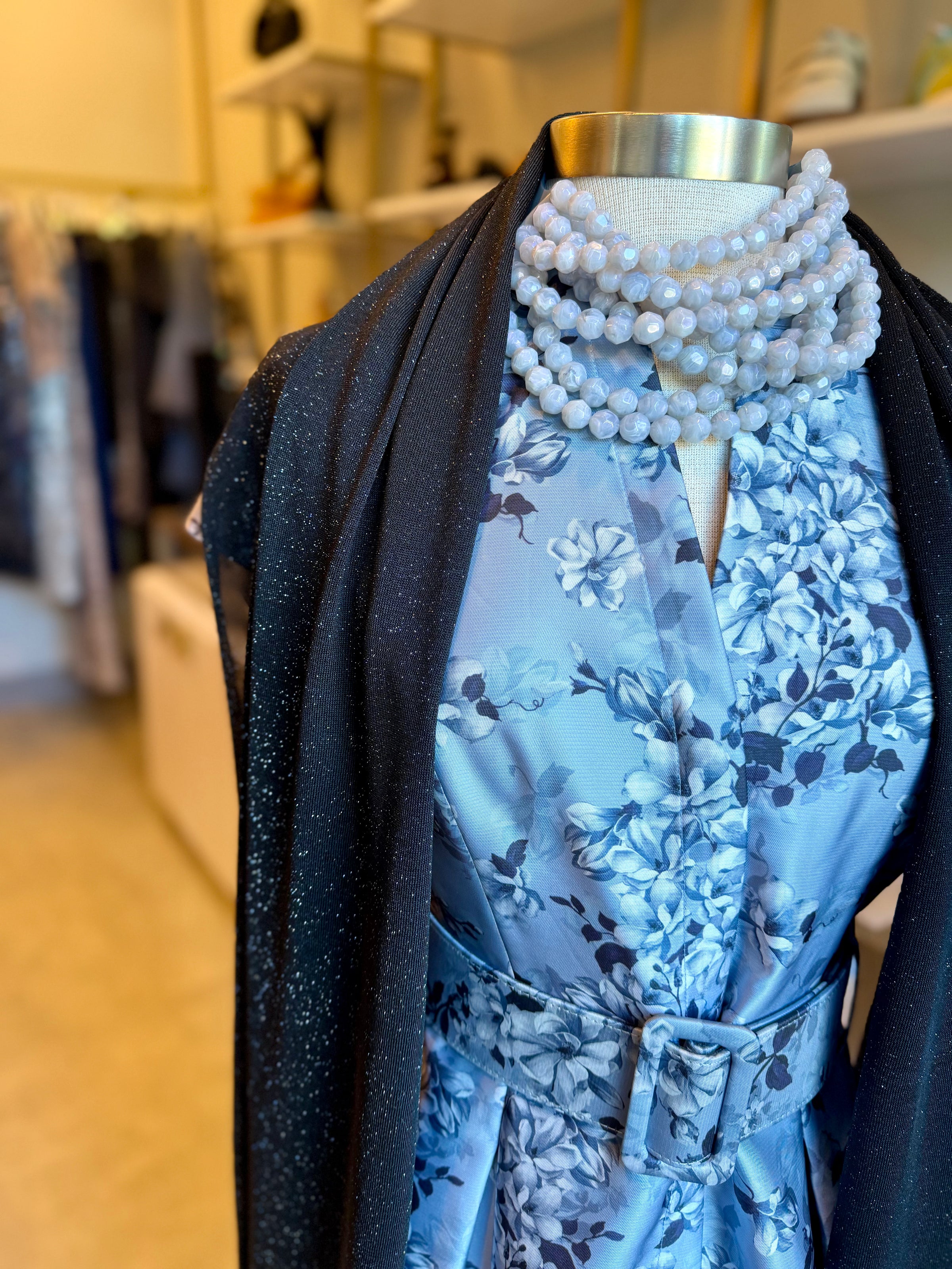 LRAX5-208-kinross-cashmere-shimmer-wrap-in-black-shimmer-1