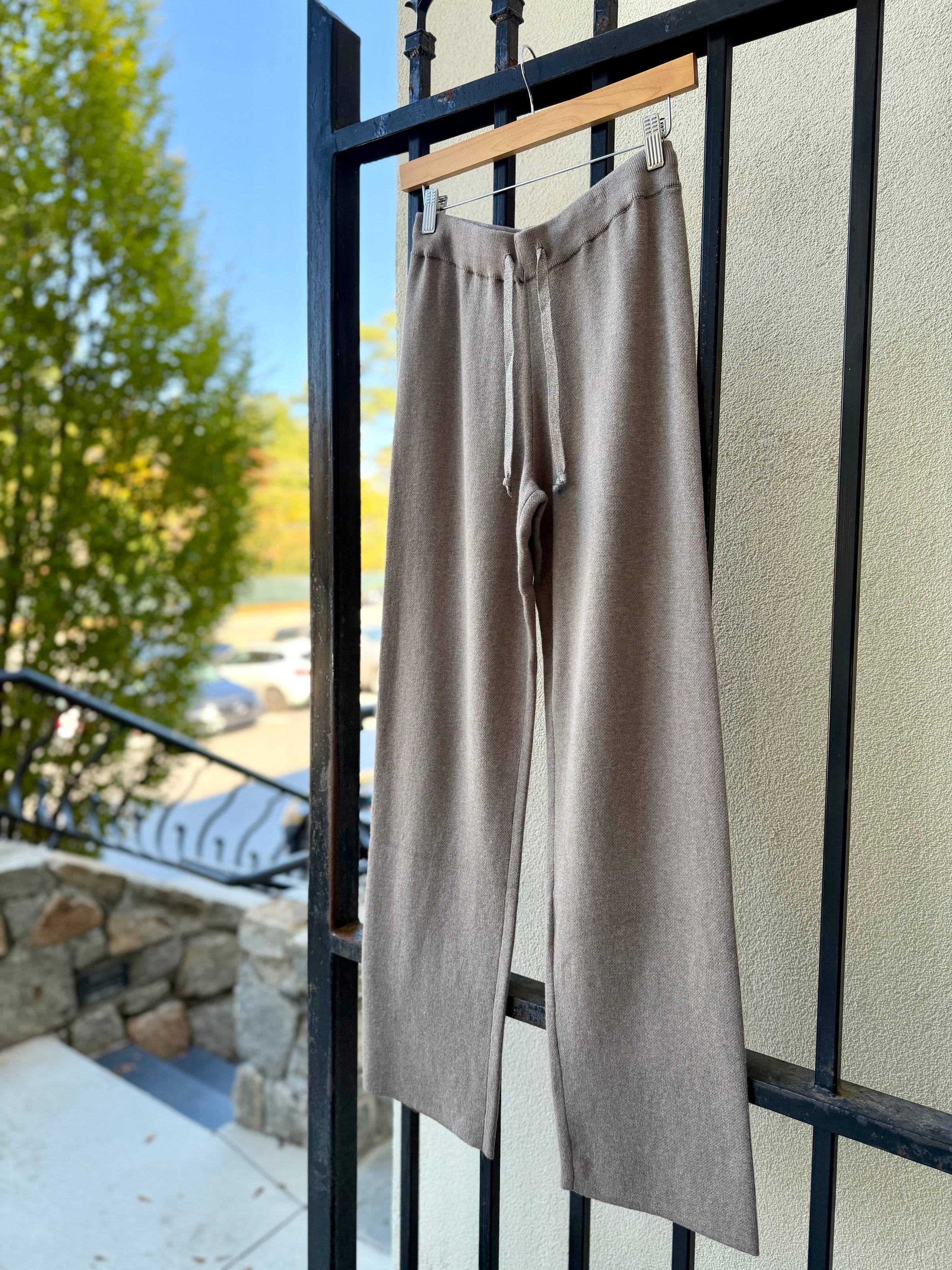 LRSD5-203-kinross-cashmere-doubleknit-lurex-drawstring-pant-in-coco-1