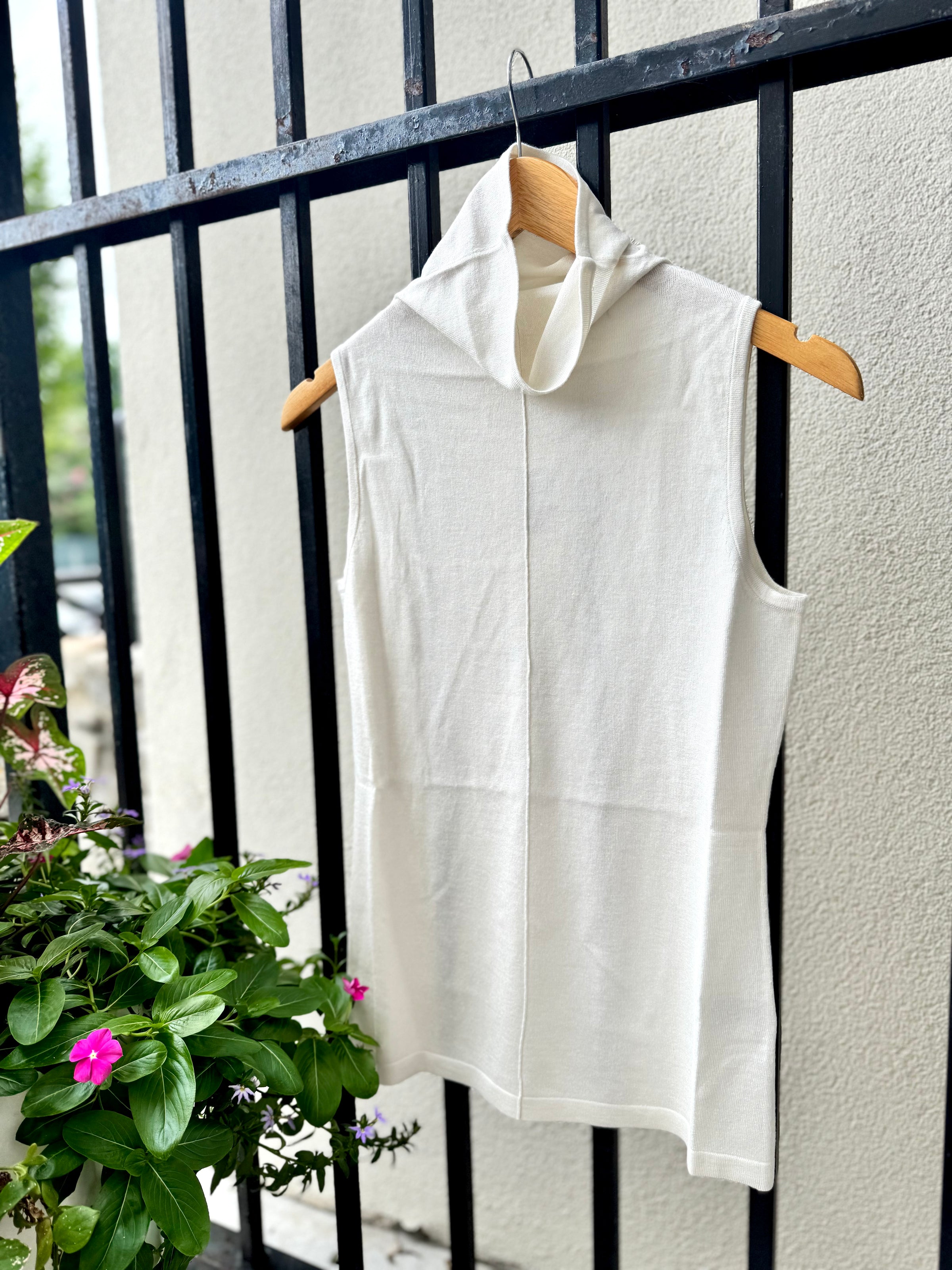 LRSE3-200-kinross-cashmere-sleeveless-seamed-funnel-top-in-ivory-1