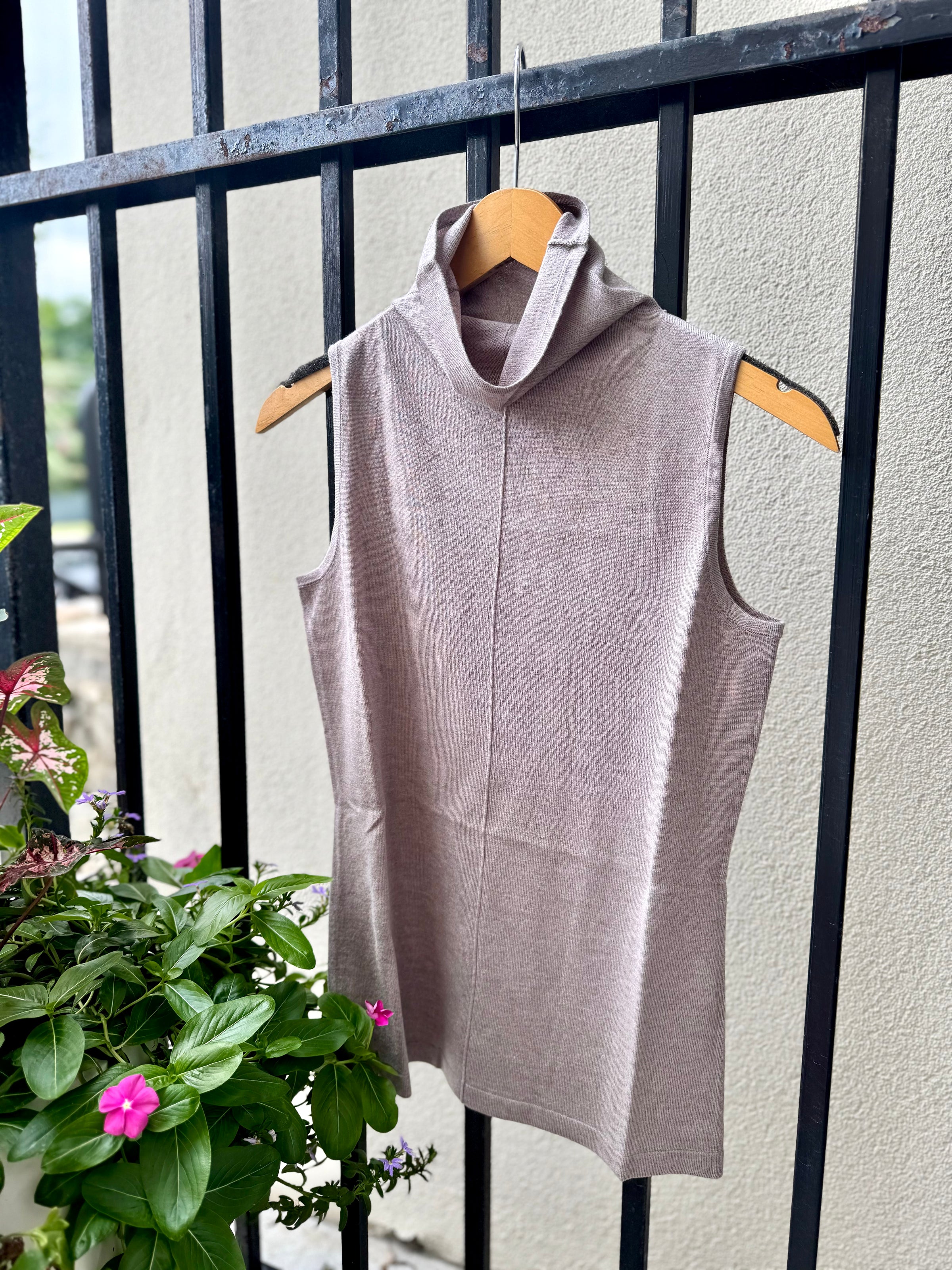 LRSE3-200-kinross-cashmere-sleeveless-seamed-funnel-top-in-taupe-1