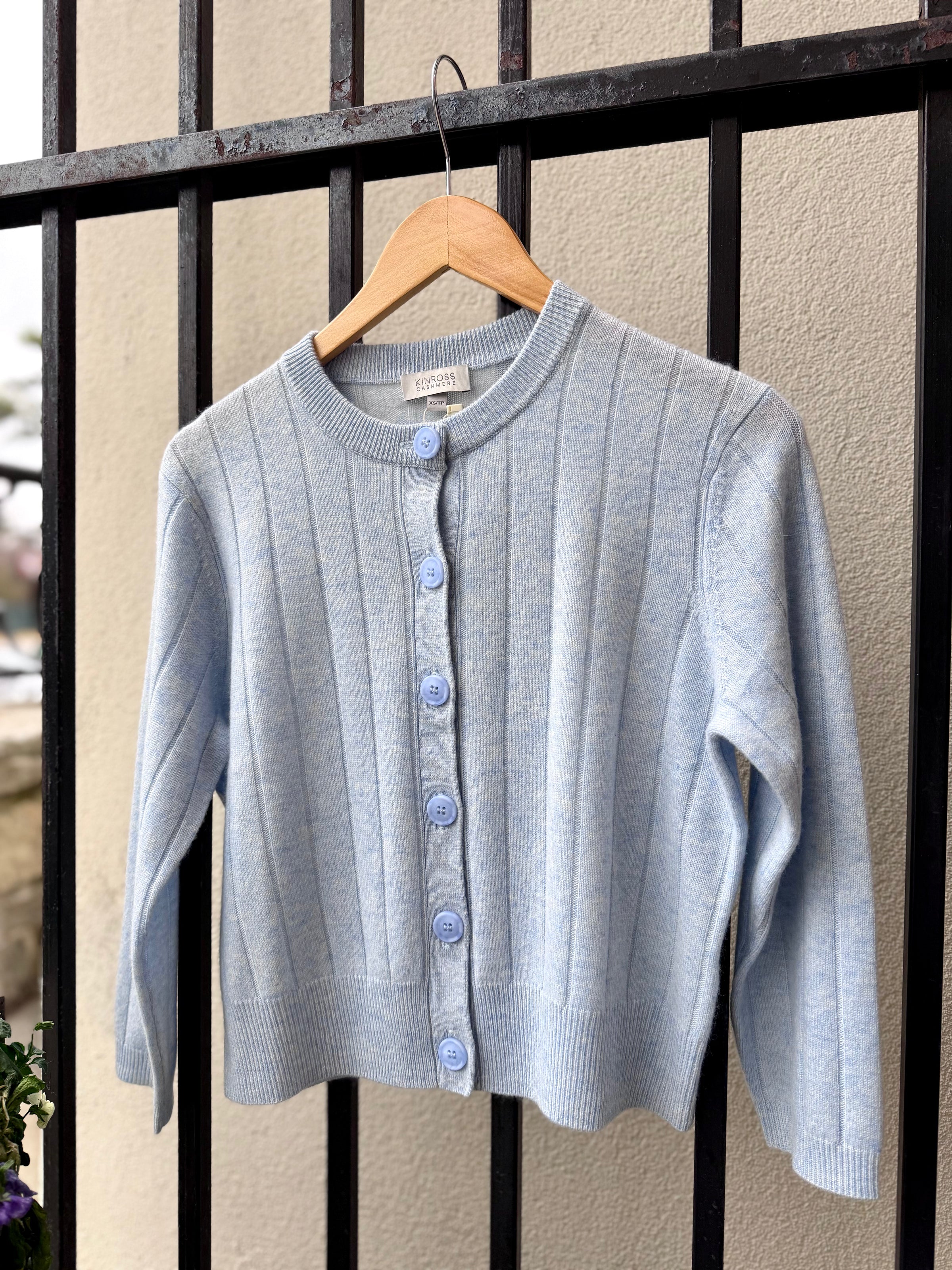 LSSC6-123-kinross-cashmere-ribbed-crew-neck-cardigan-in-skyway-1