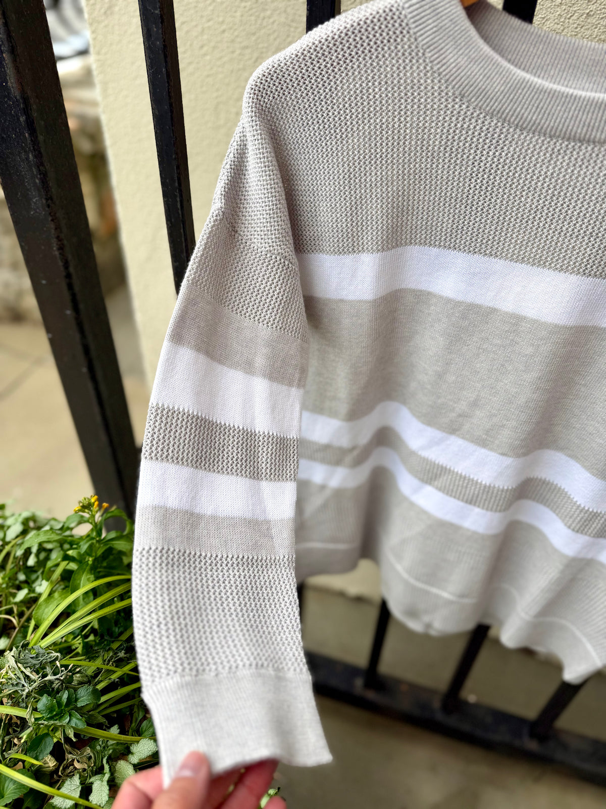 LSSD6-183-kinross-cashmere-mesh-stripe-crew-sweater-in-greystone-white-1