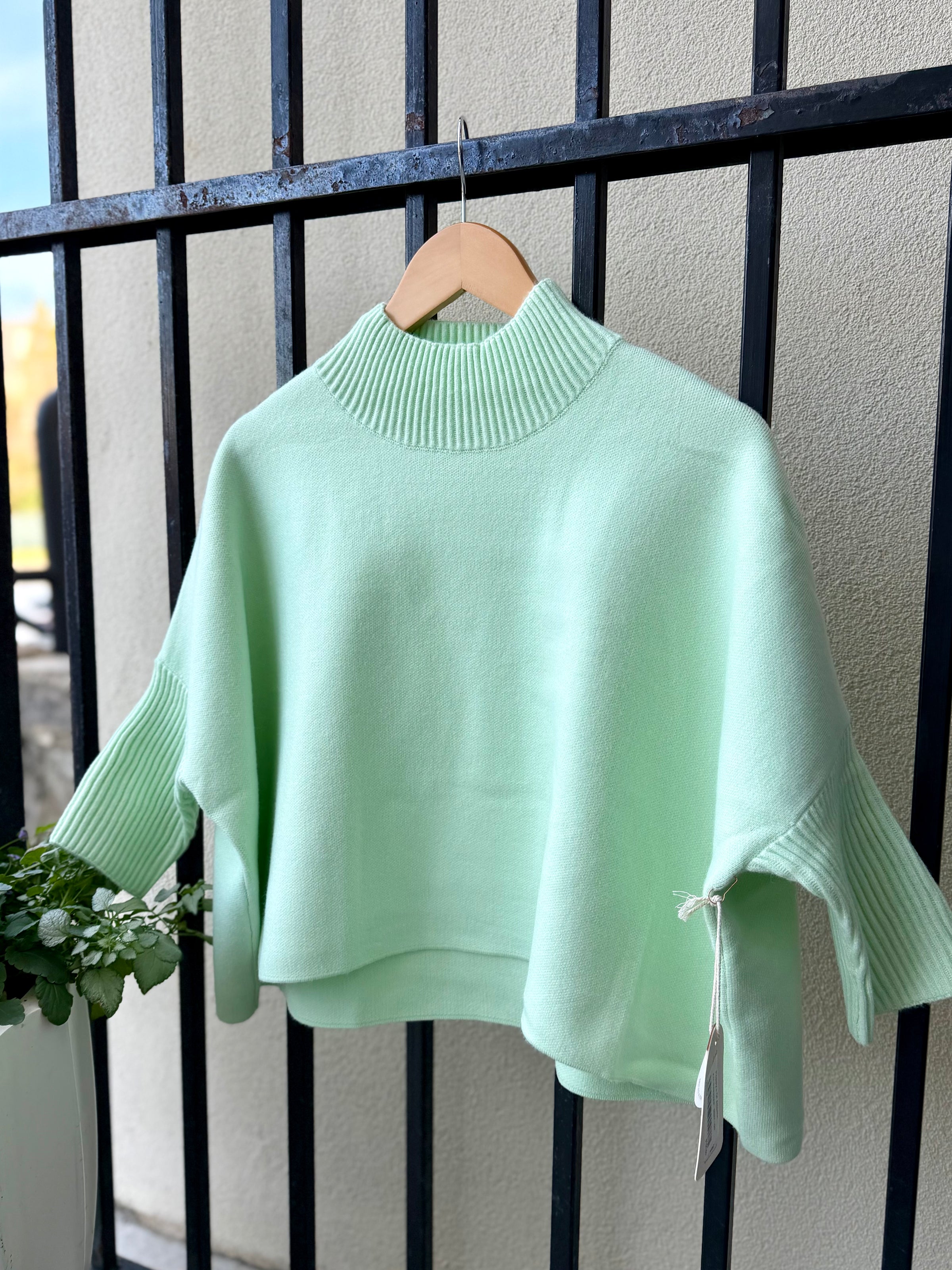 M5154-kerisma-aja-boxy-sweater-mint-1
