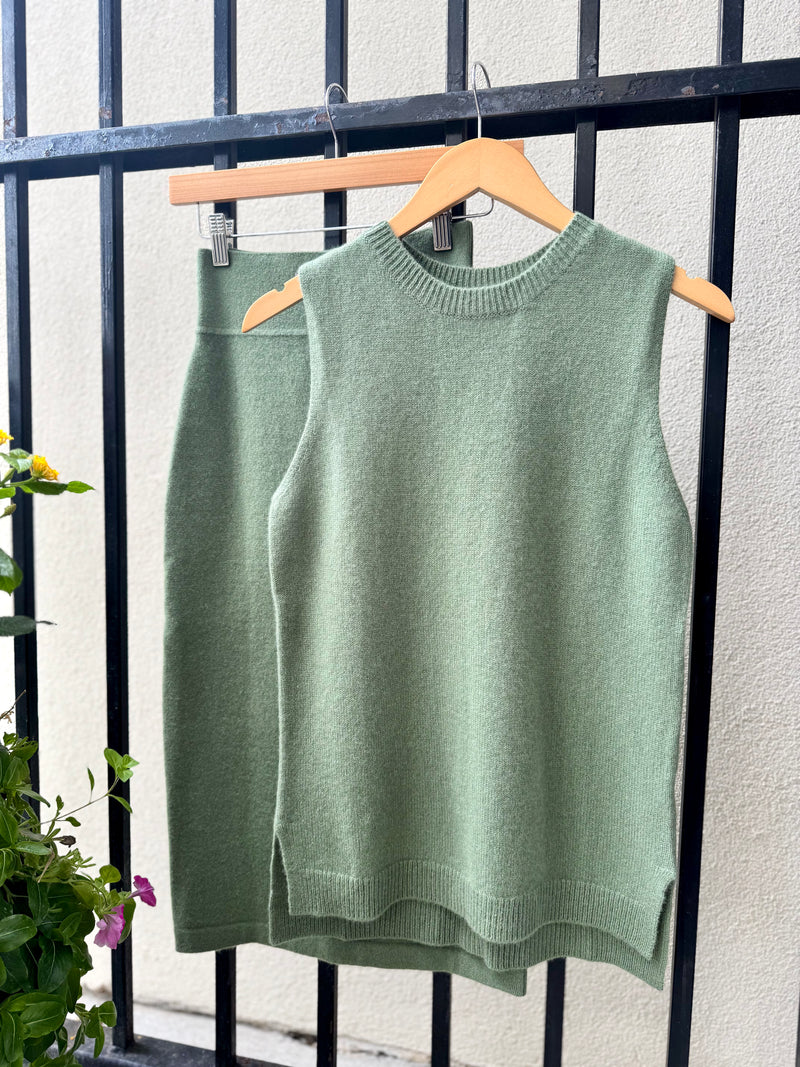 MCM5013-rose-and-crown-cashmere-pencil-skirt-olive-1-MCM5018-rose-and-crown-sleeveless-cashmere-sweater-olive-1