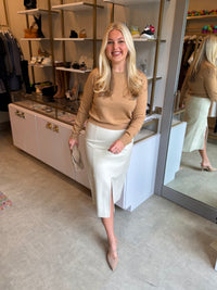 MCM5024-rose-and-crown -crewneck-sweater-in-camel-1