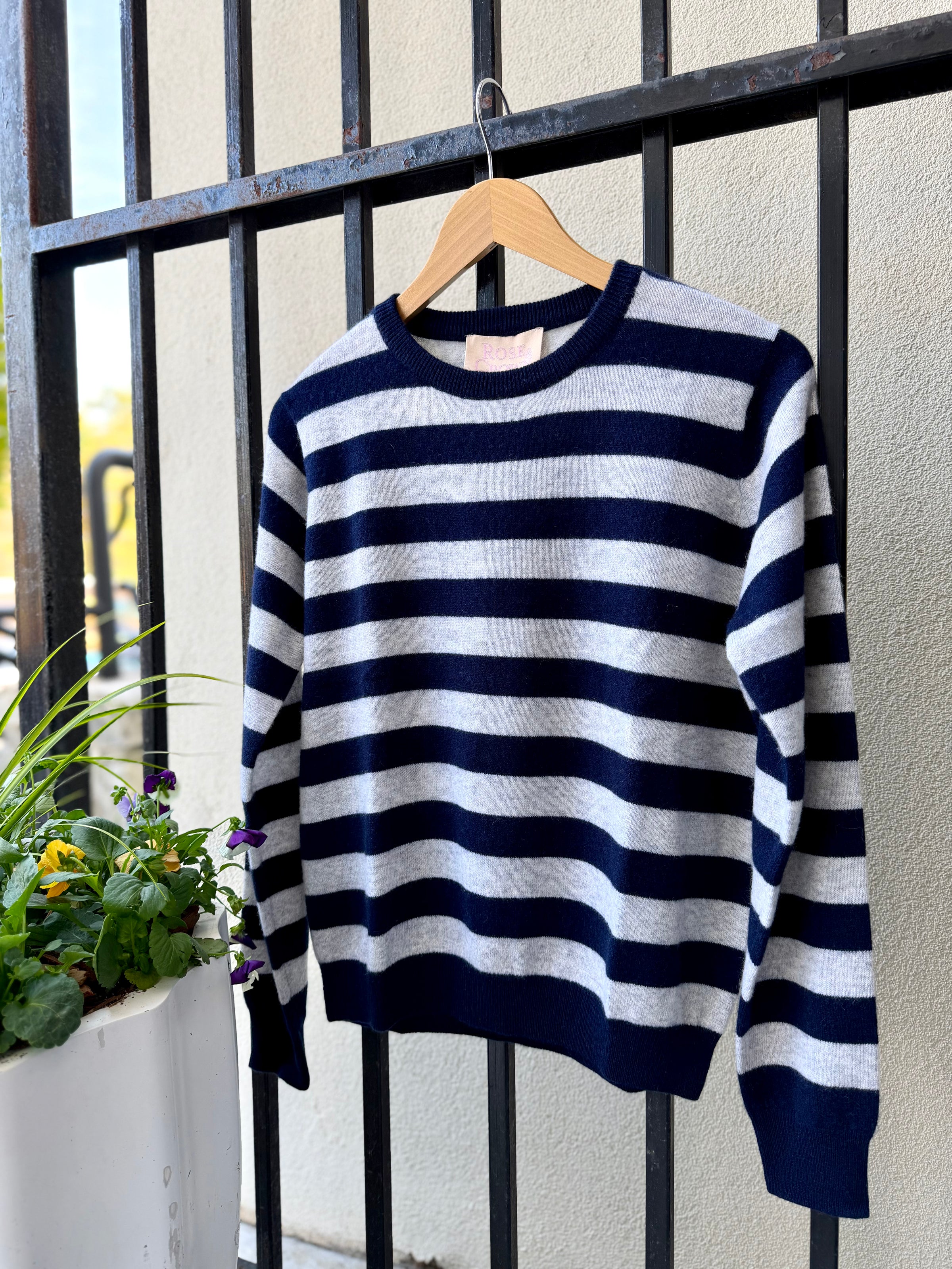 MCM5029-rose-and-crown-striped-crewneck-sweater-in-navy-white-1