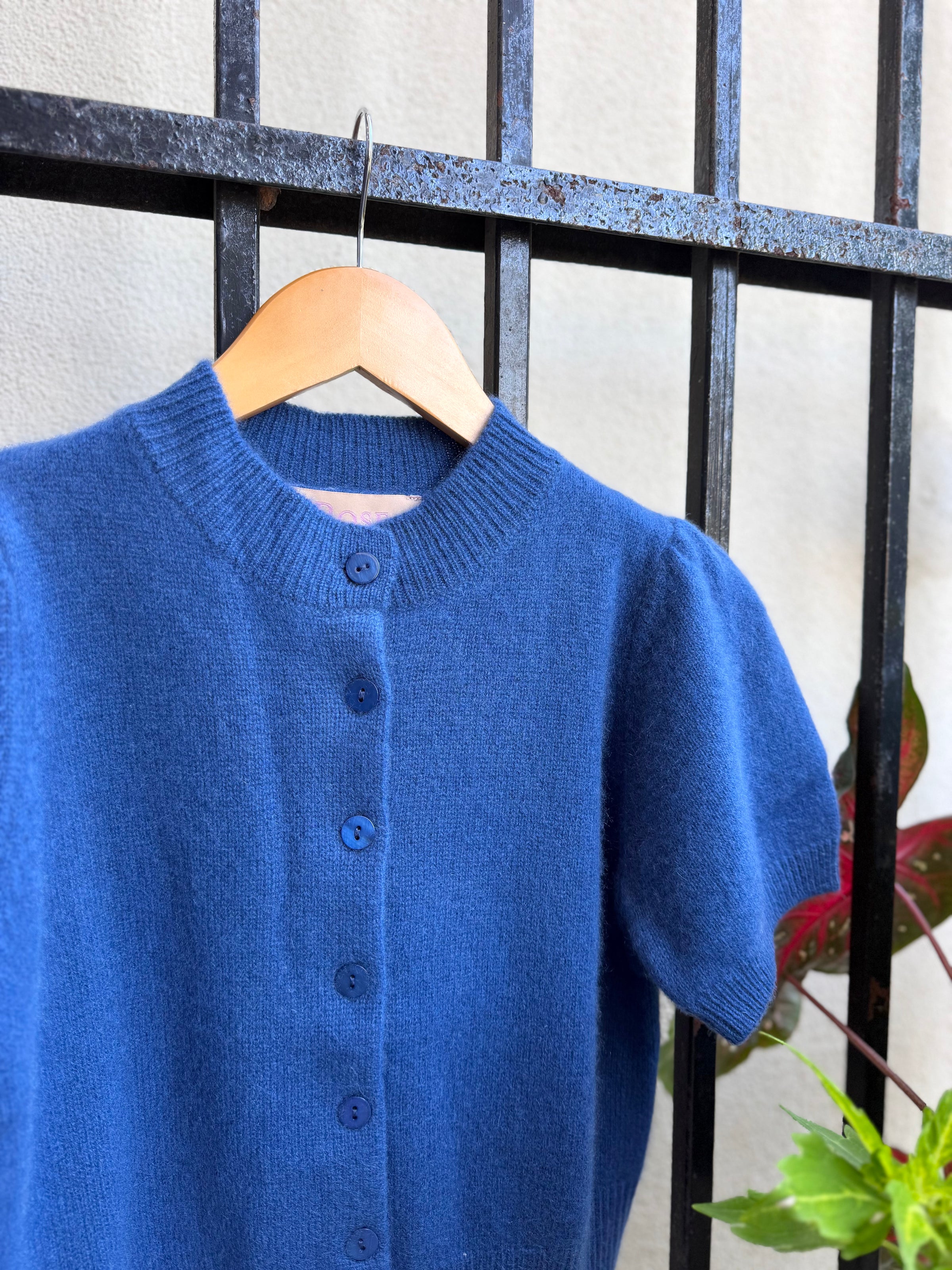MCM5031-rose-and-crown-cashmere-cardigan-in-heather-blue-1